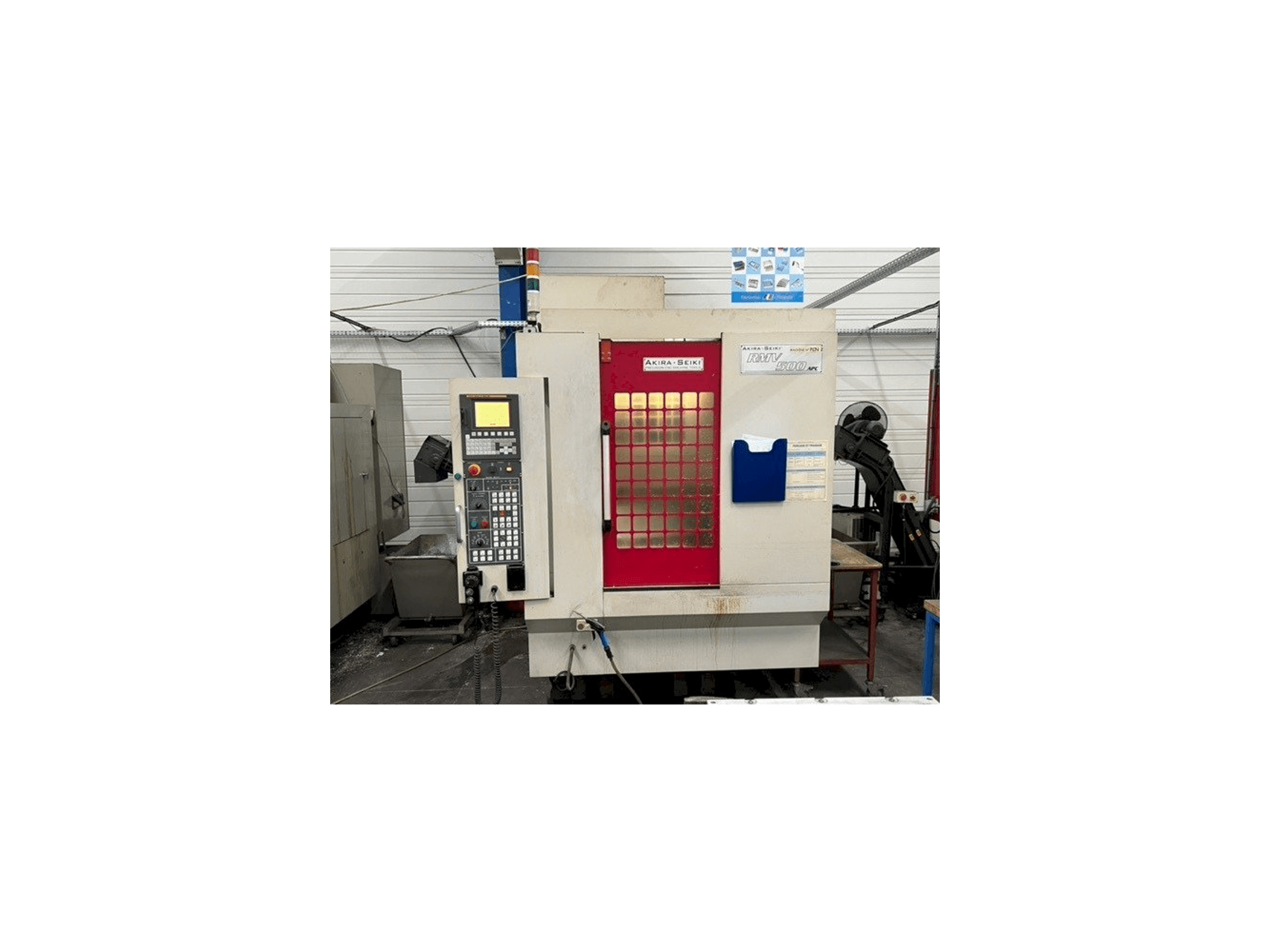 Makine Akira Seiki RMV500 APC - Önden görünüm