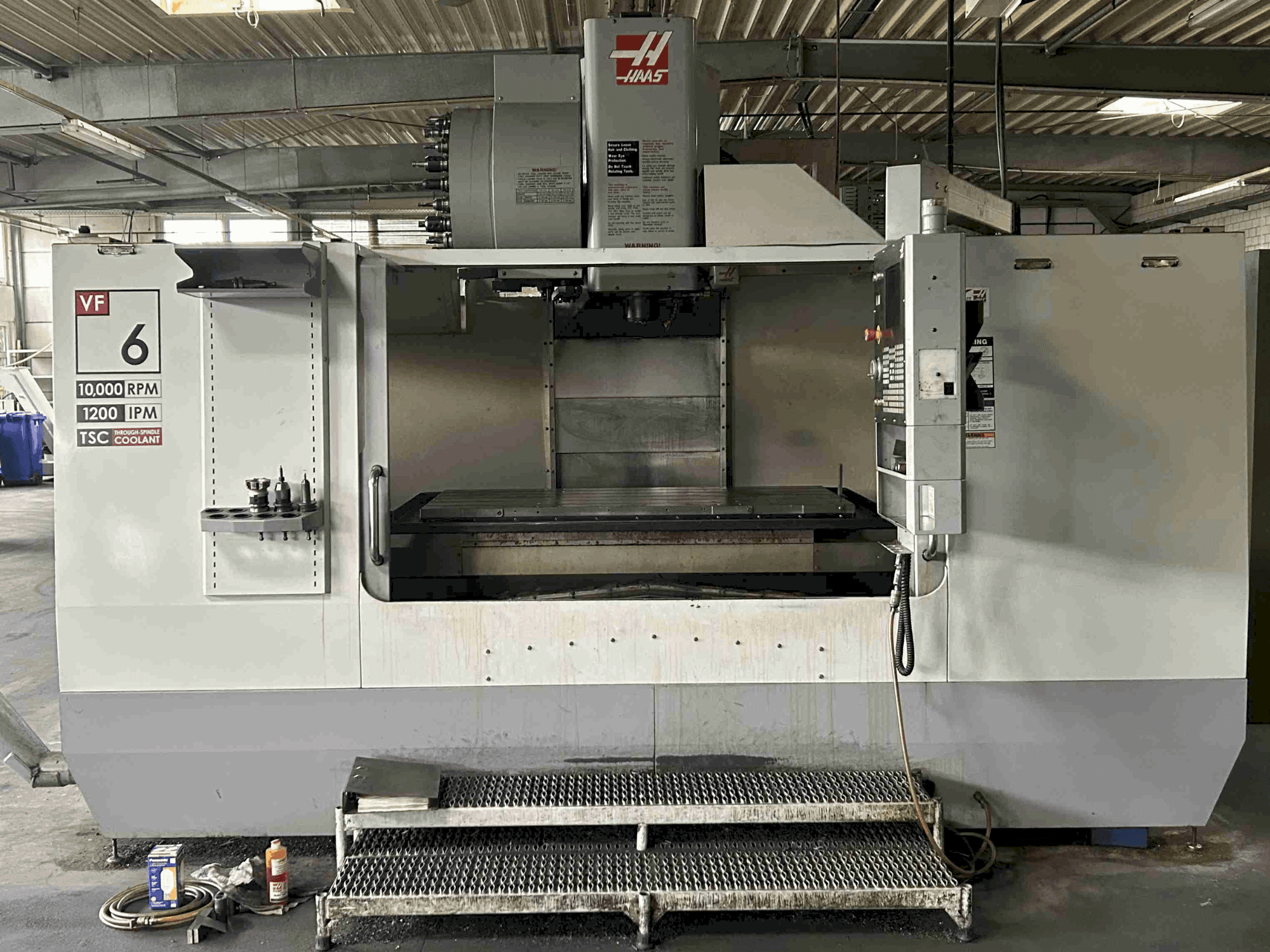 Makine HAAS VF 6 BHE - Önden görünüm