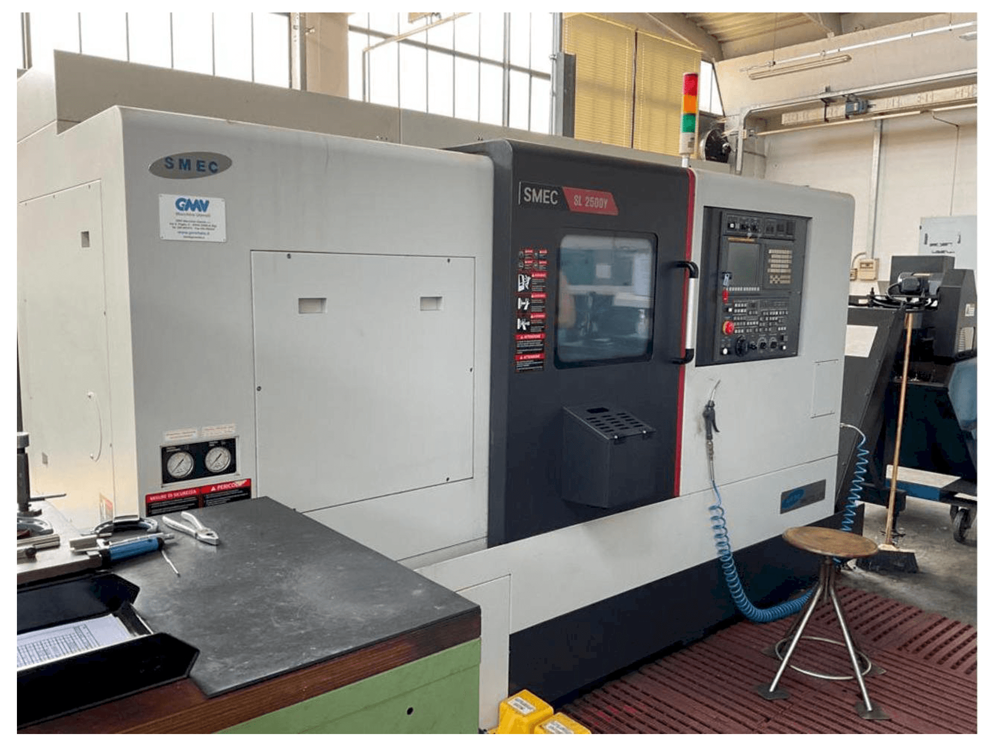 Makine SMEC SL-2500Y - Önden görünüm