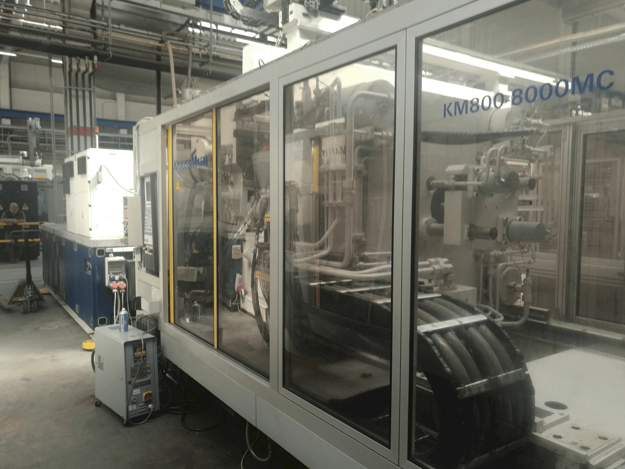 Makine Krauss Maffei 800-8000 MC - Önden görünüm