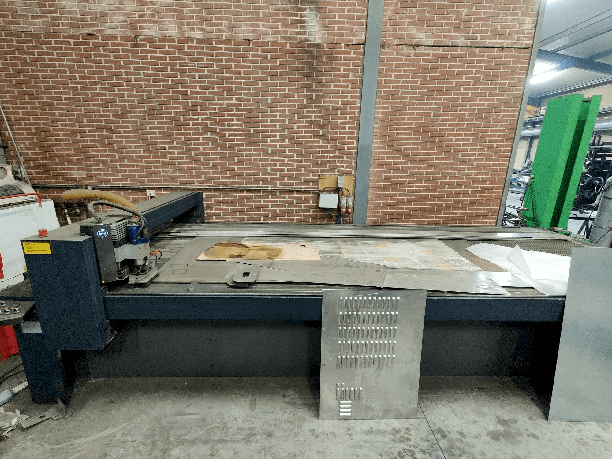 Makine Feneko R500 - Önden görünüm