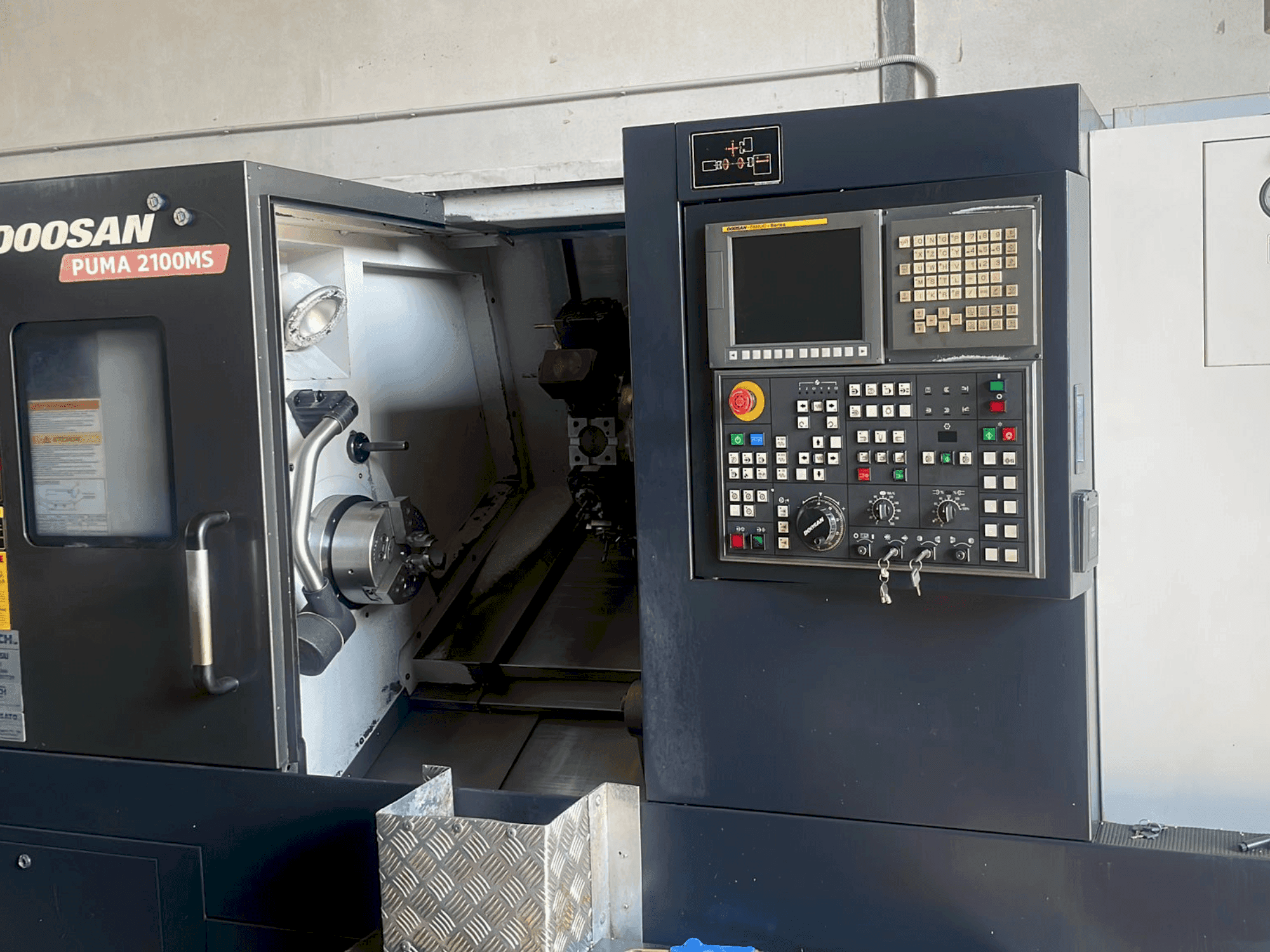 Makine DOOSAN PUMA 2100MS - Önden görünüm