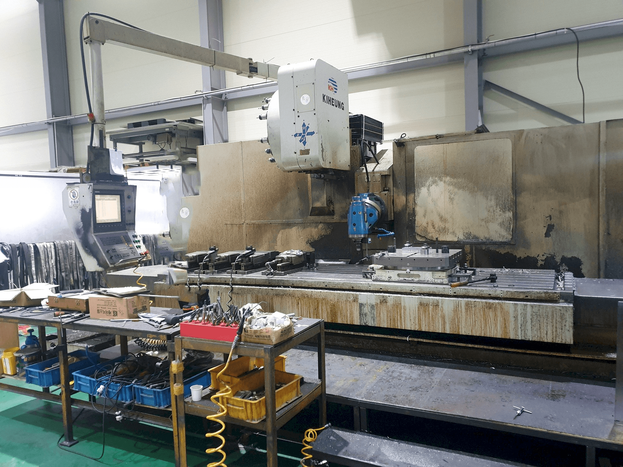 Makine KIHEUNG KNC-U1000 - Önden görünüm