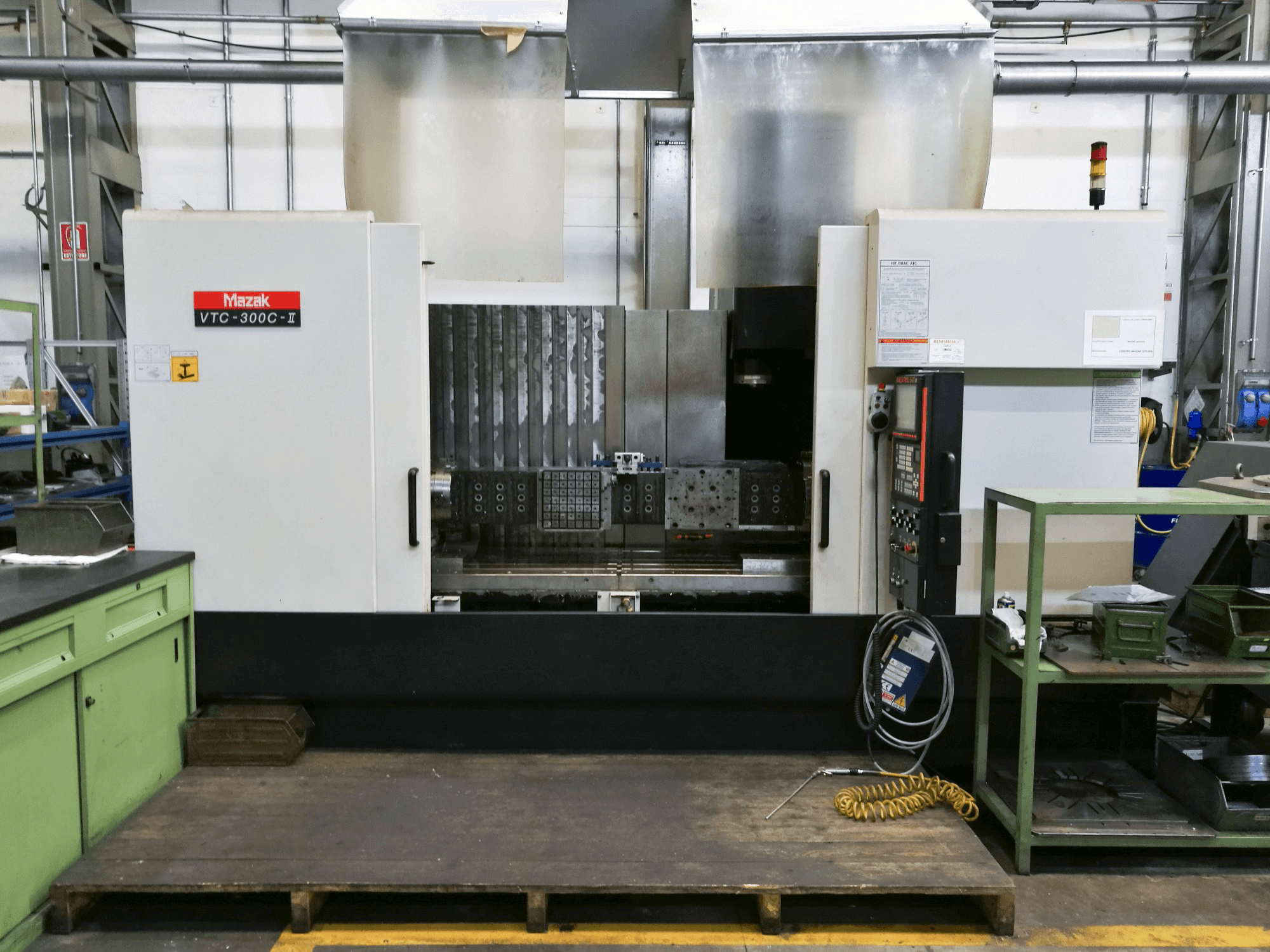 Makine Mazak - Önden görünüm VTC-300C