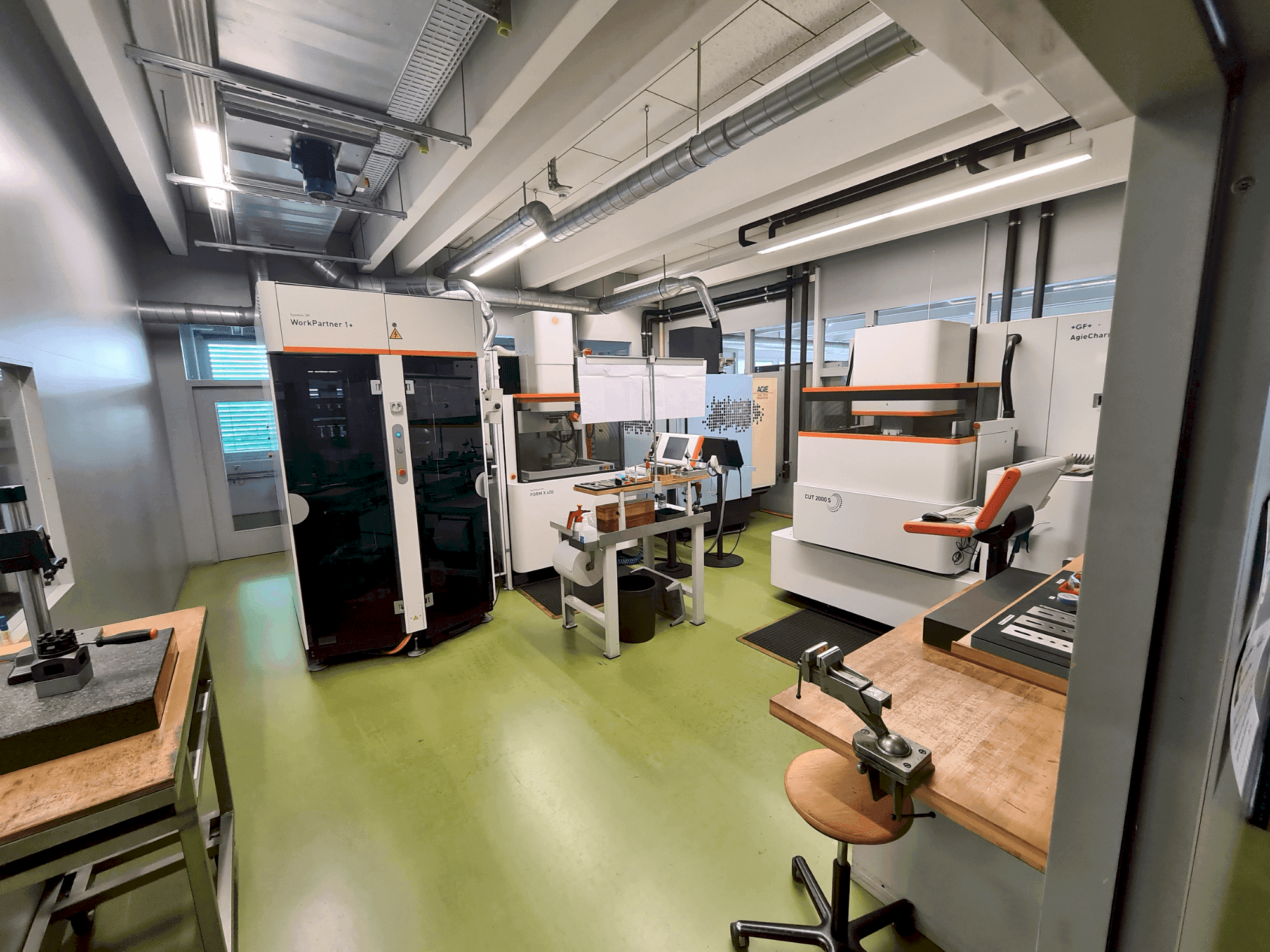 Makine AGIE AGIETRON INNOVATION 2 - Önden görünüm