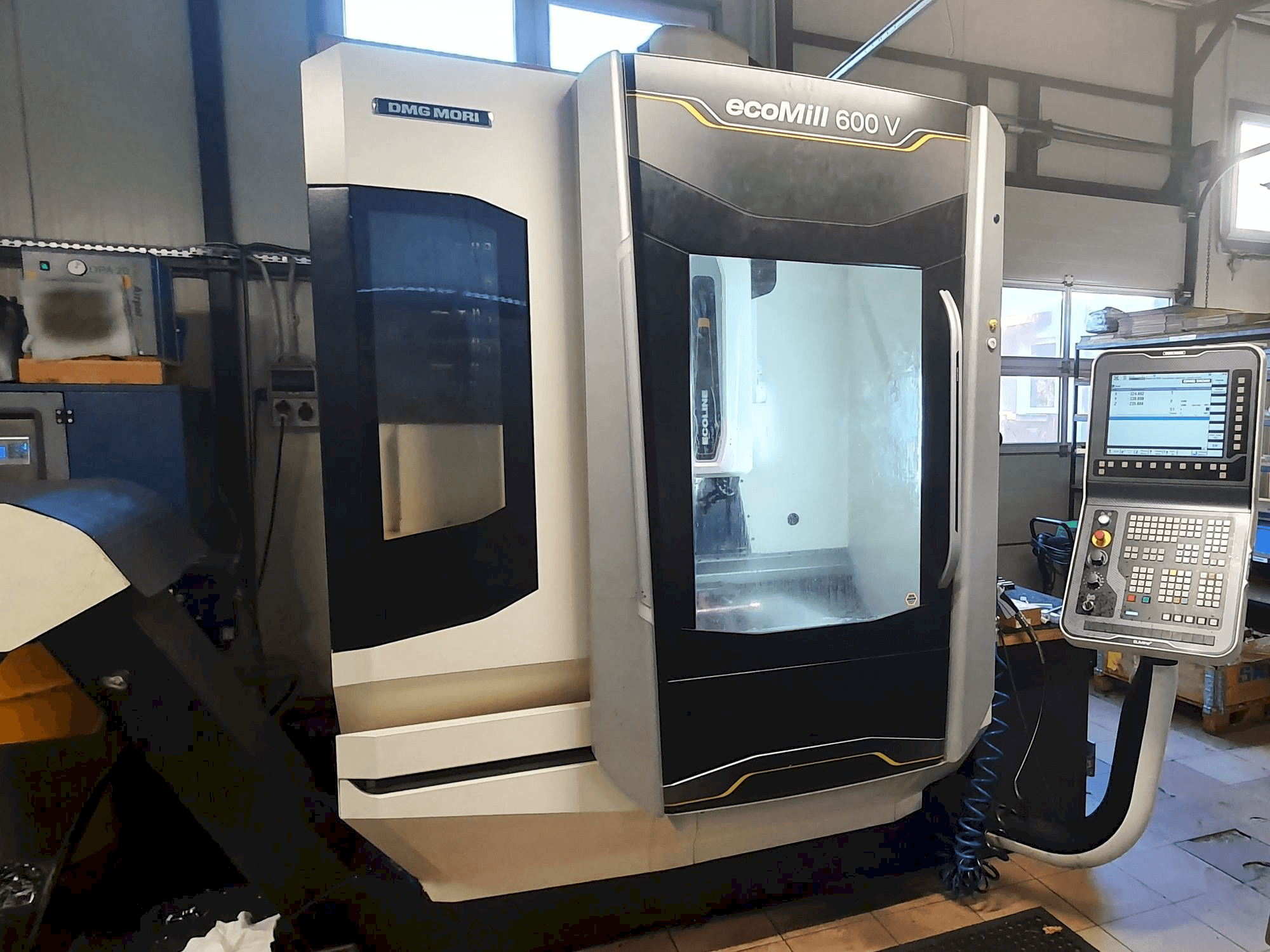 Makine DMG MORI Ecomill 600 V - Önden görünüm