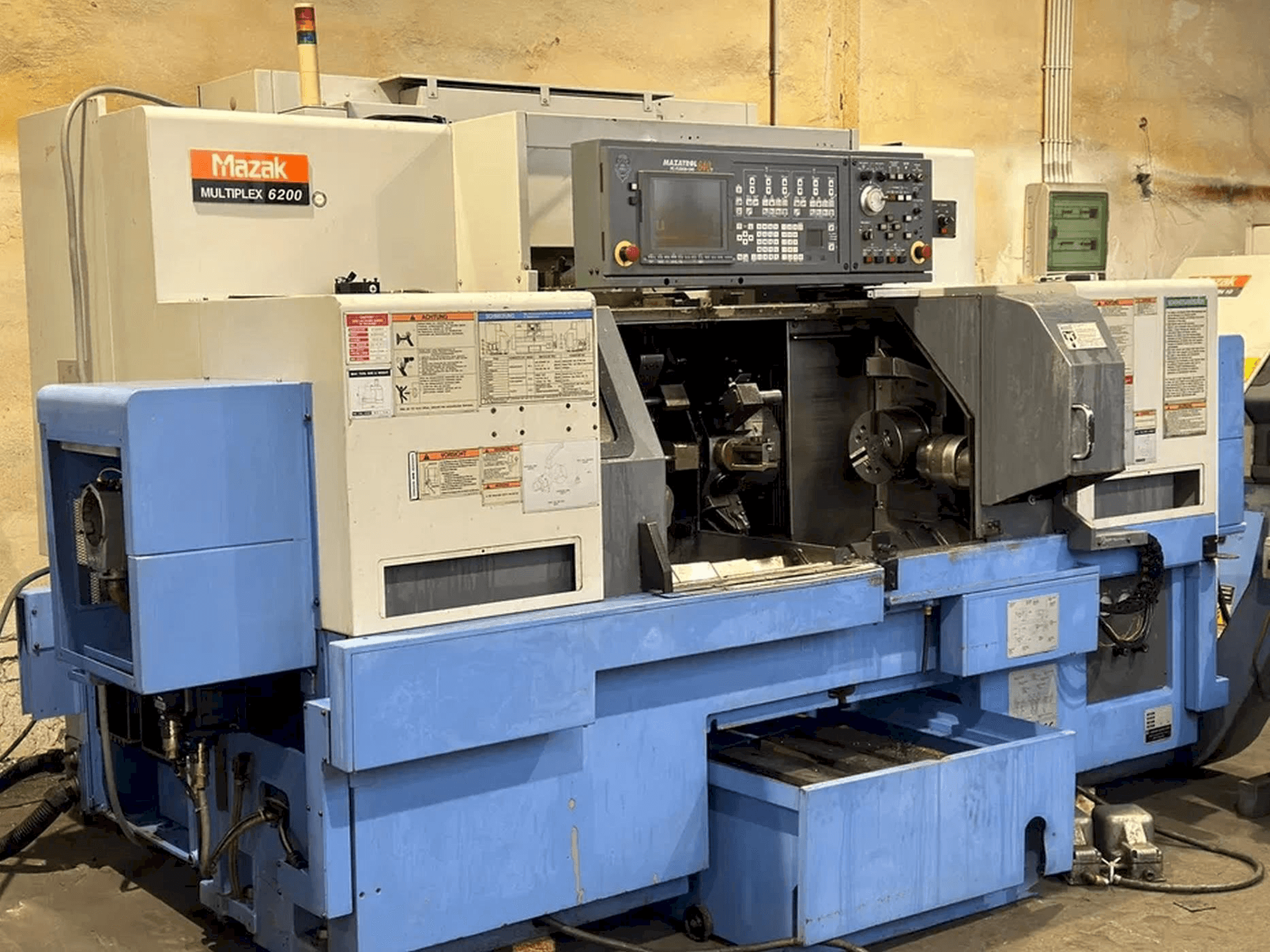 Makine Mazak Multiplex 6200 - Önden görünüm