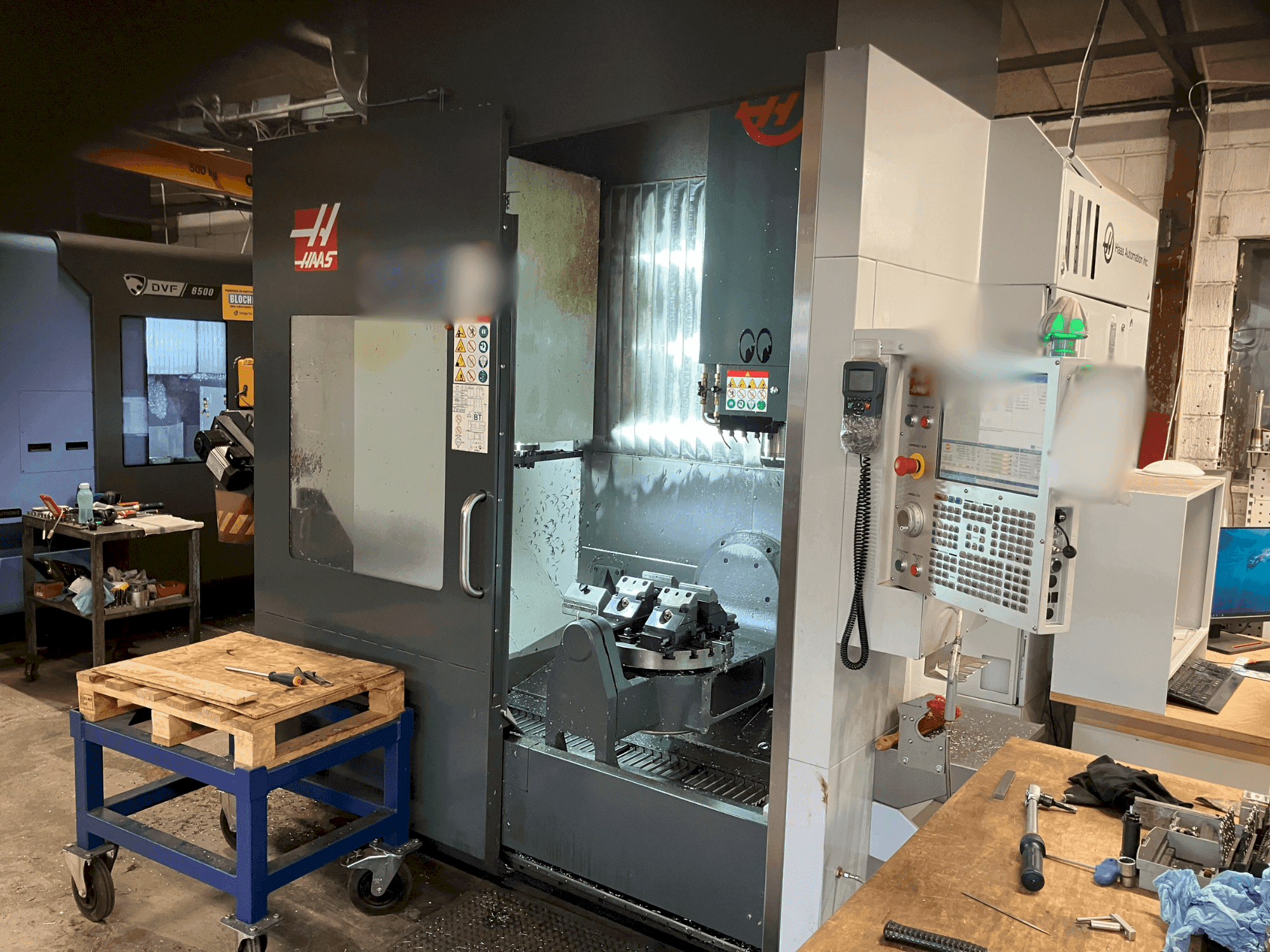 Makine HAAS UMC-750 - Önden görünüm