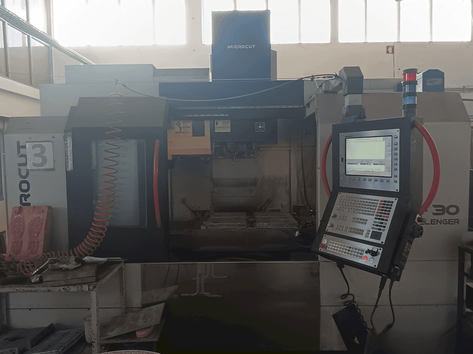 Makine MICROCUT V-30 Challenger - Önden görünüm