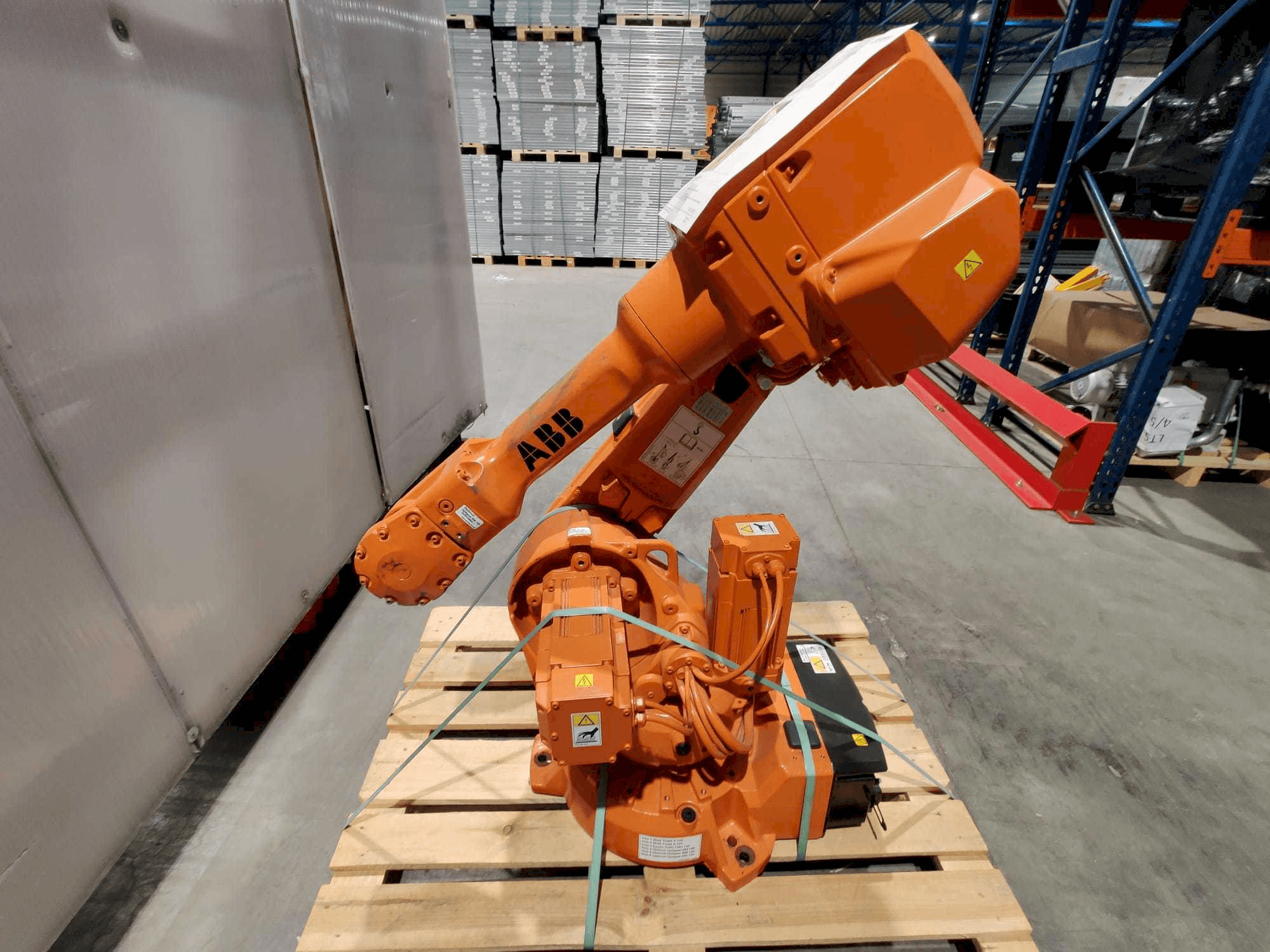 Makine ABB IRB 2600 M2004 - Önden görünüm