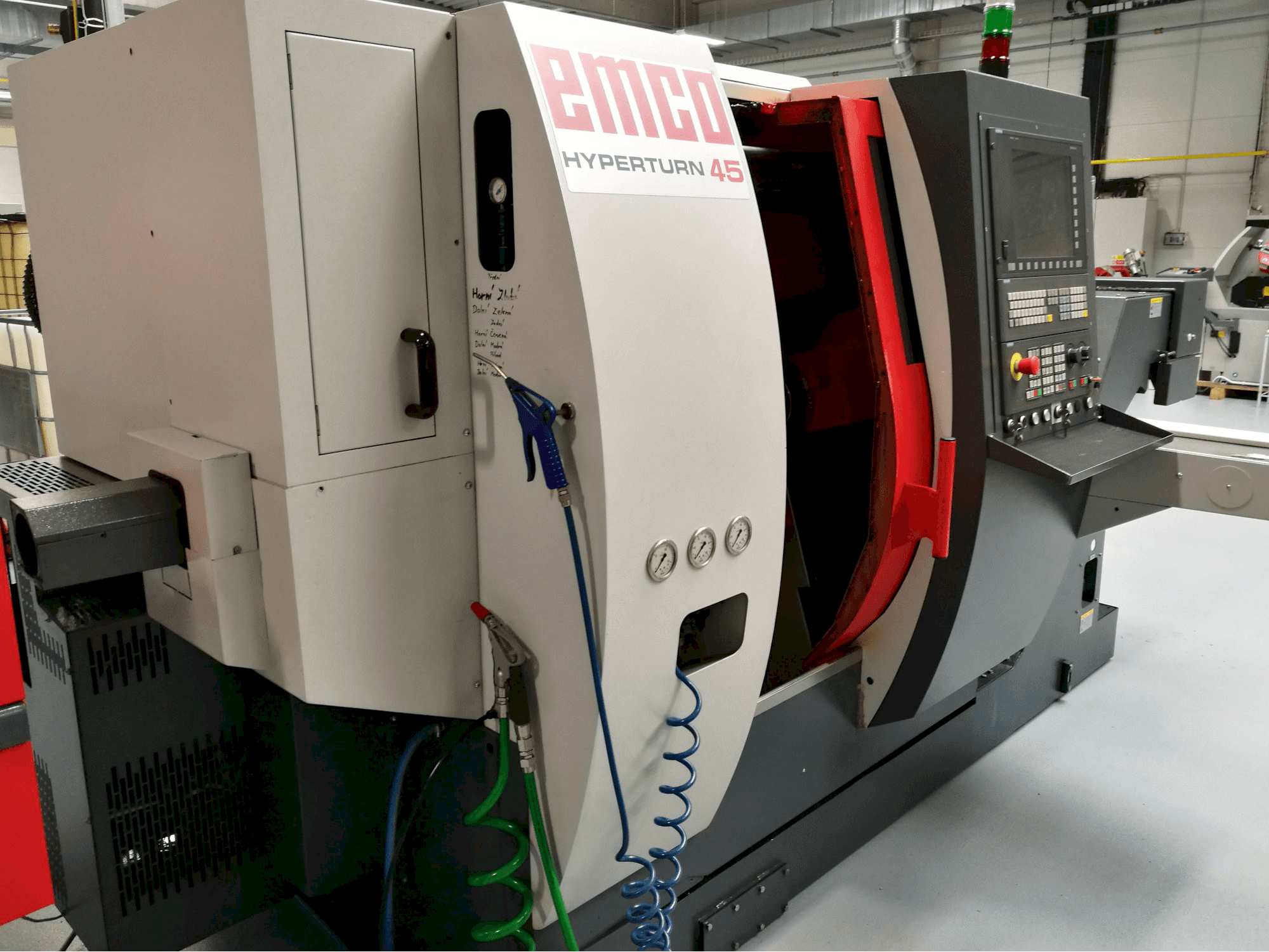 Makine EMCO - Sol görünüm HYPERTURN 45