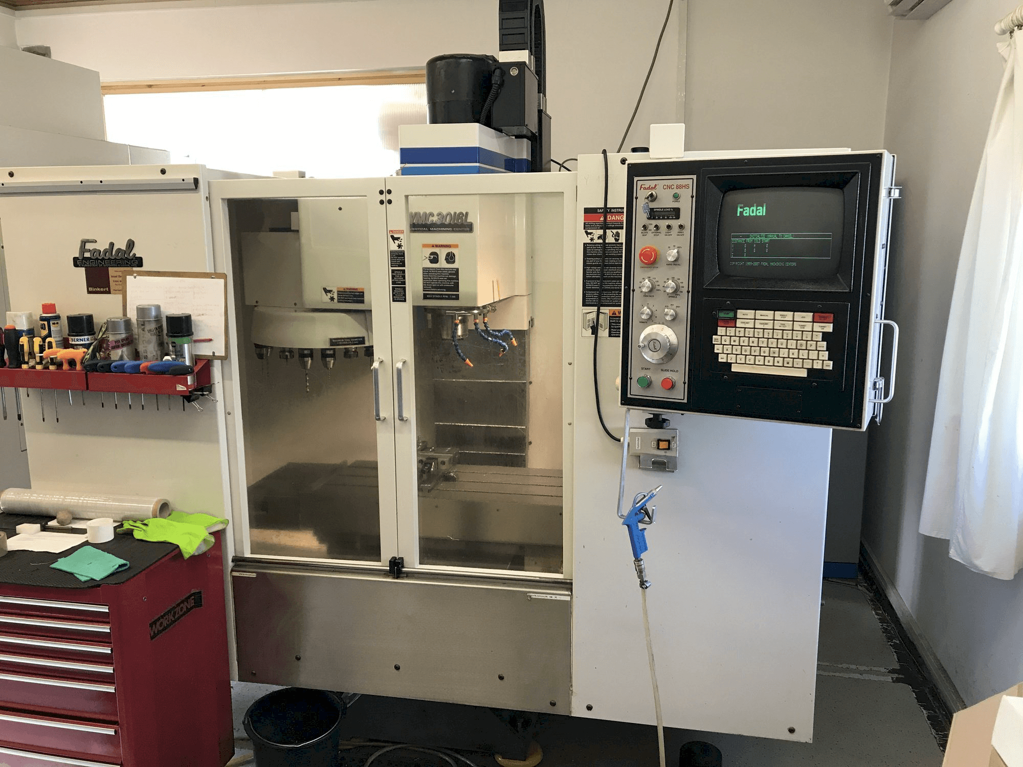 Makine FADAL VMC 3016 L - Önden görünüm
