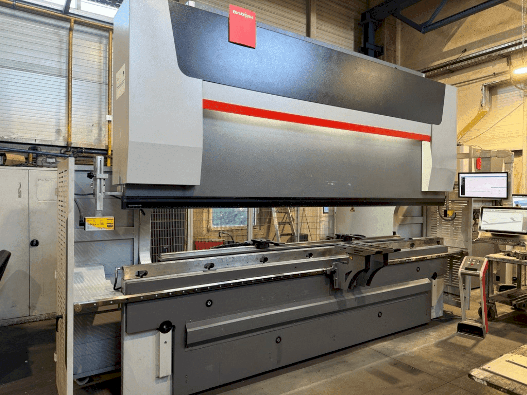 Makine Bystronic ByBend Smart 300/4100 - Önden görünüm