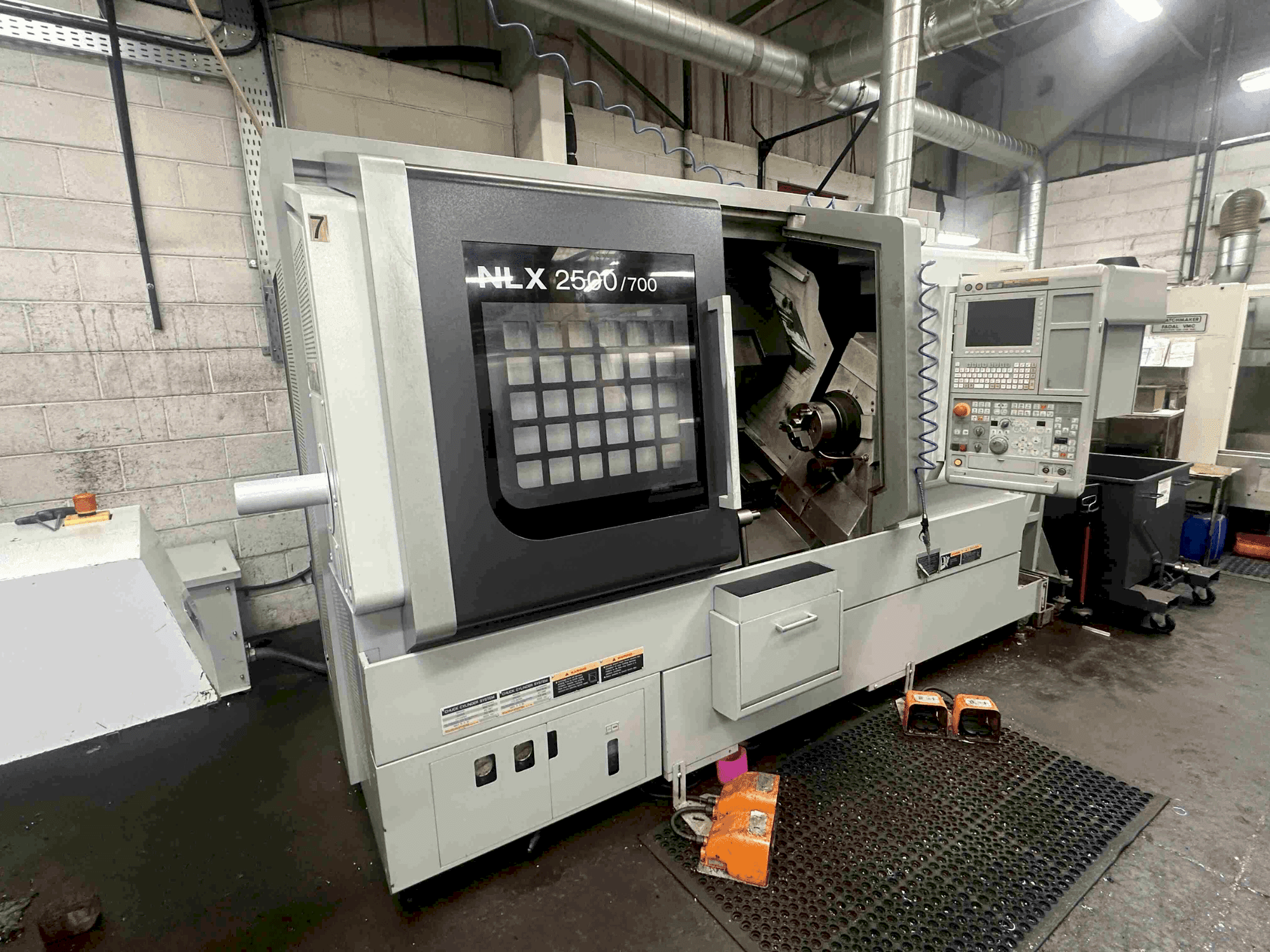 Makine DMG MORI NLX2500SY/700 - Sol taraftaki görüntü