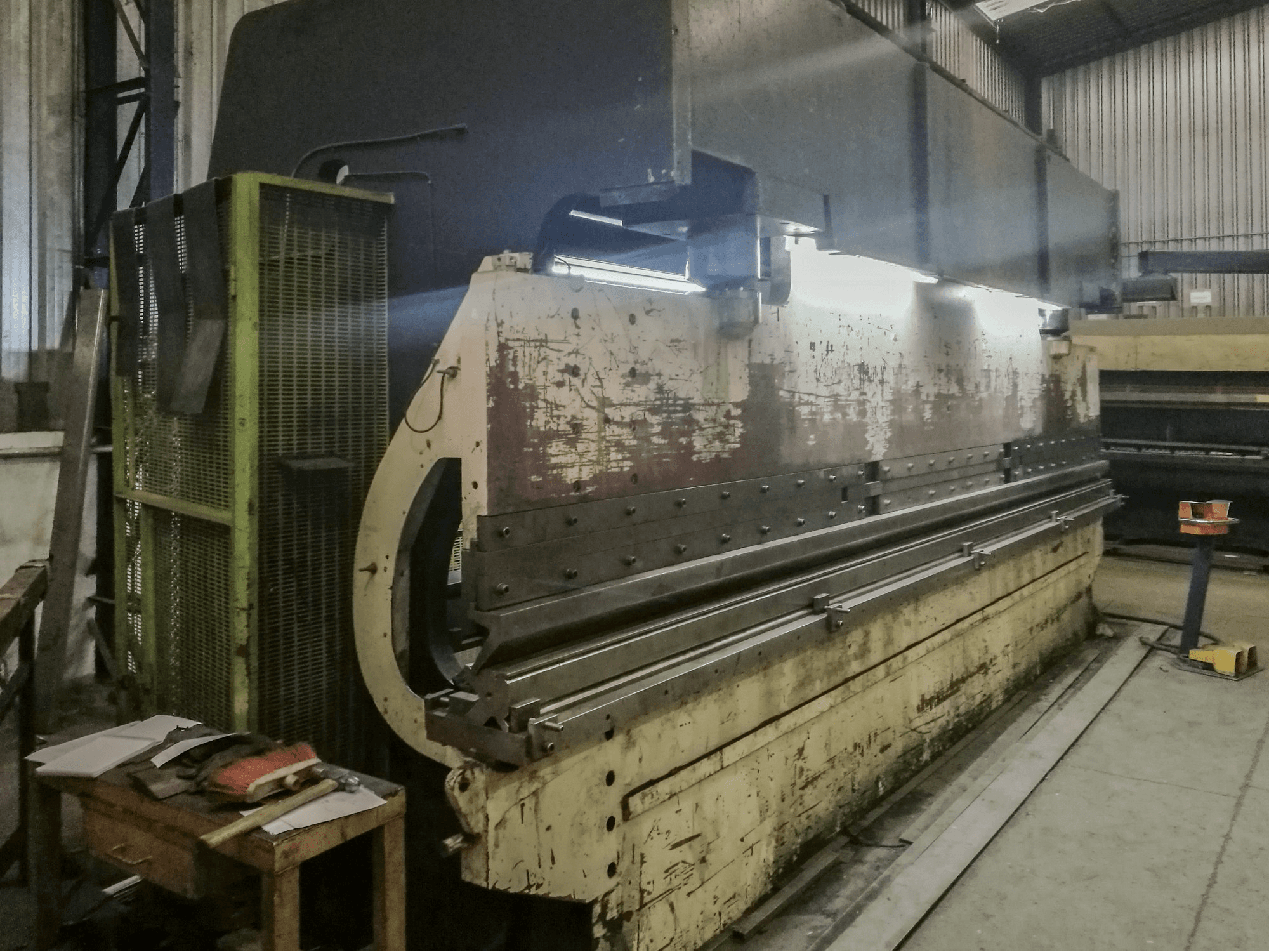 Makine 1 ARRIETA - Sol görünüm PPHEE-250/60