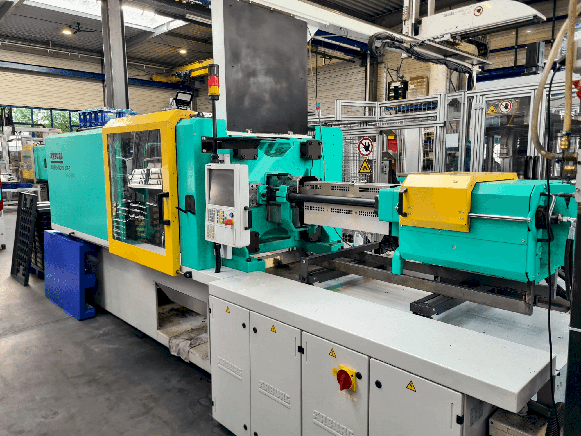 Makine Arburg Allrounder 570S 1600-400 - Önden görünüm