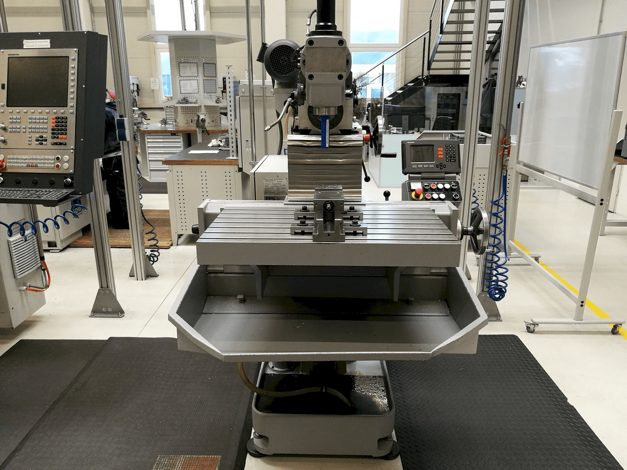 Makine DECKEL FP4 - Önden görünüm
