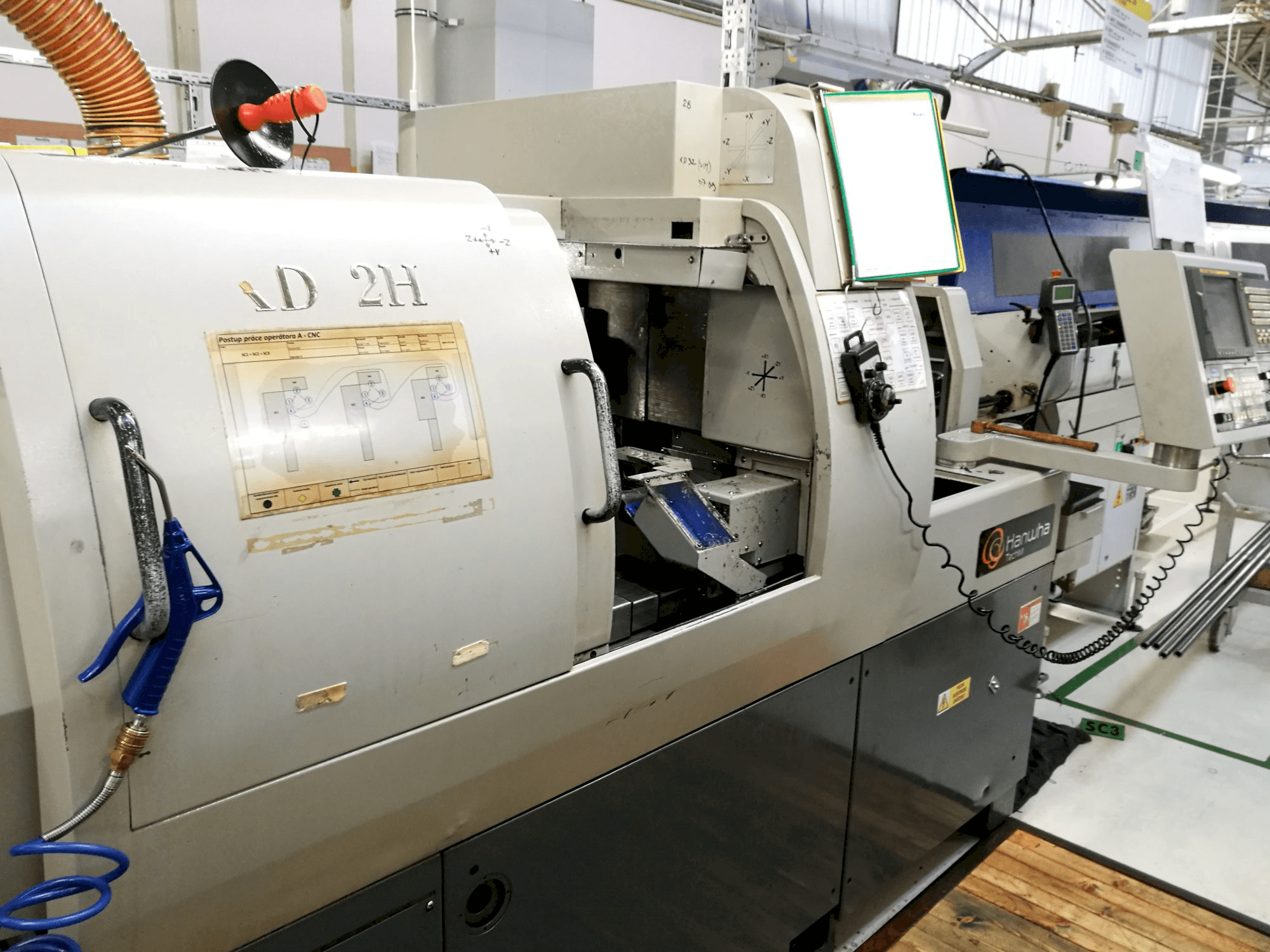 Makine Hanwha - Sağdan görünüm XD 32 H