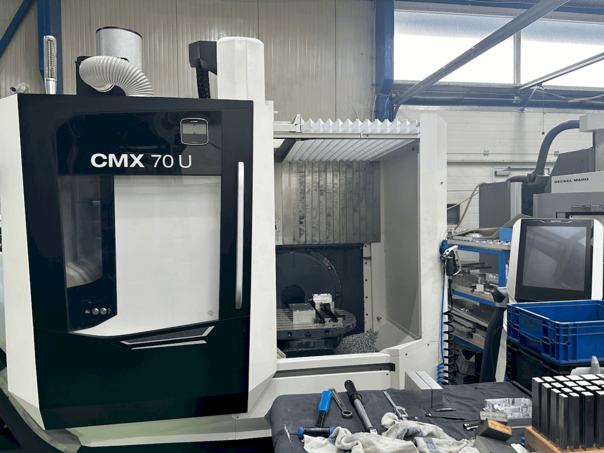 Makine DMG MORI CMX 70 U - Önden görünüm