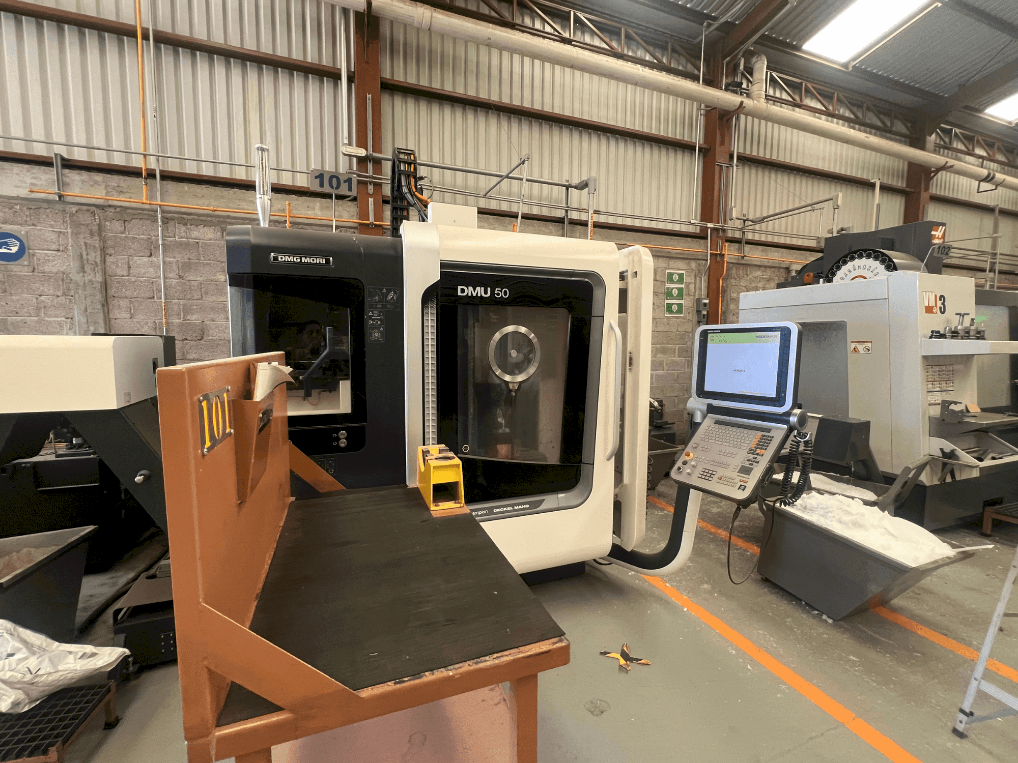 Makine DMG MORI DMU 50 - Önden görünüm