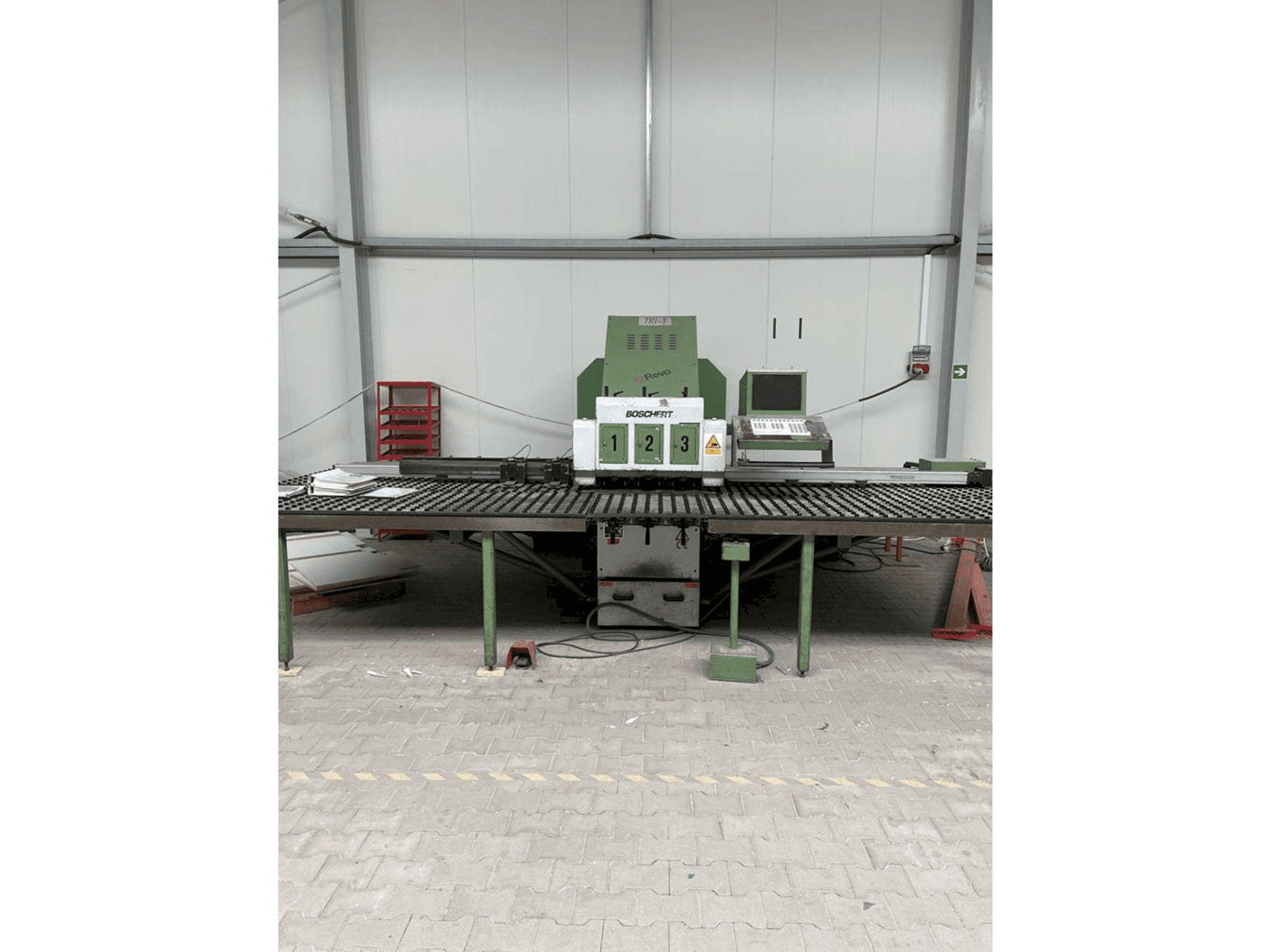 Makine BOSCHERT TRI 1250 CNC Z - Önden görünüm