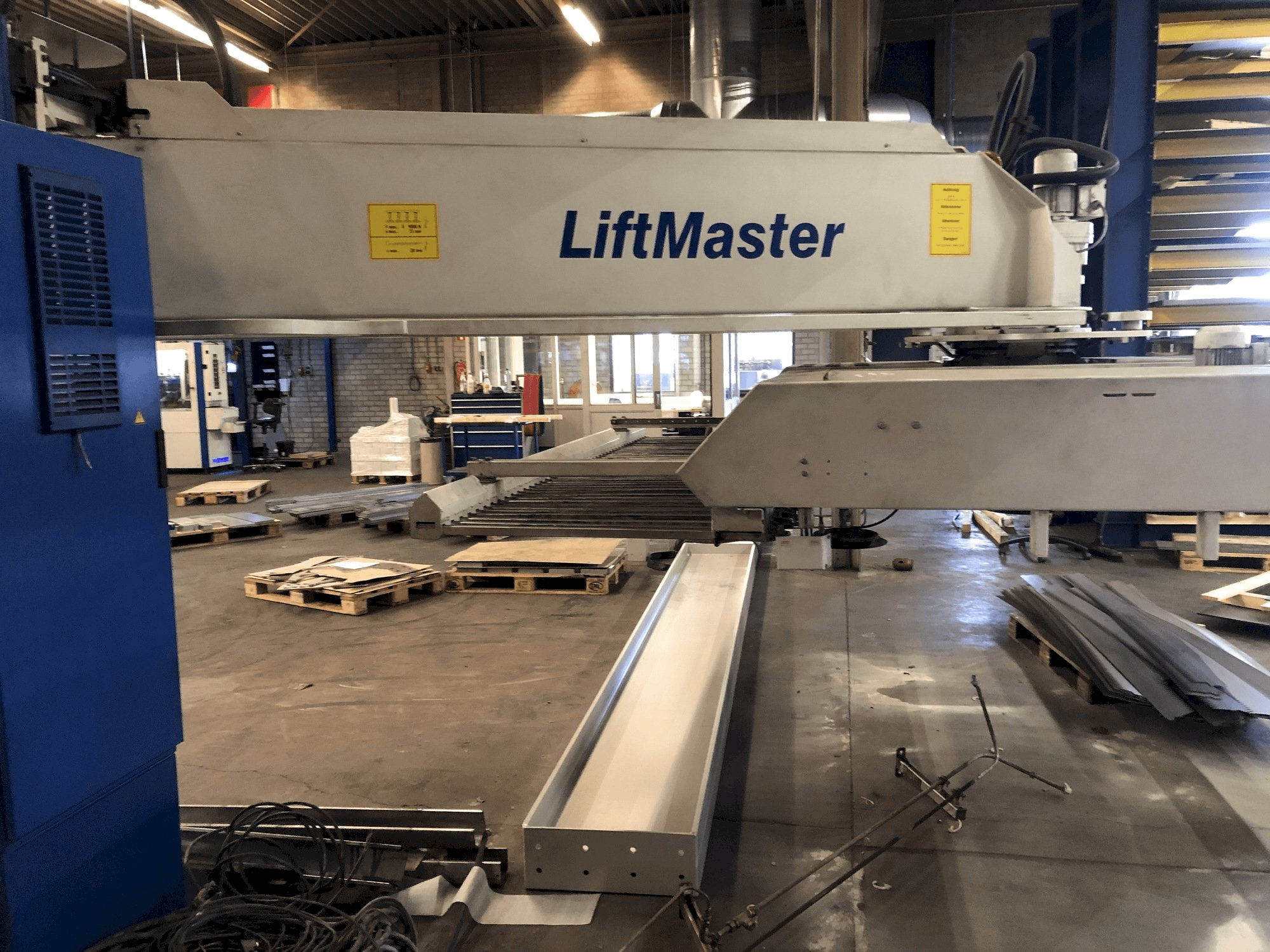 Makine Trumpf Liftmaster - Önden görünüm