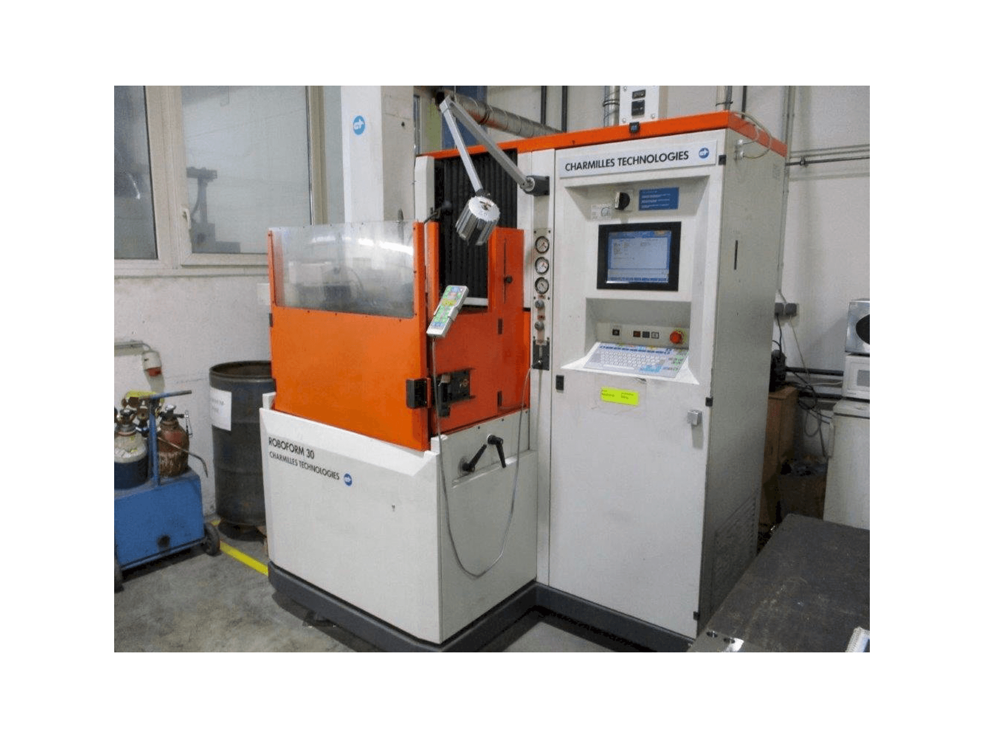 Makine CHARMILLES Roboform 30 - Önden görünüm