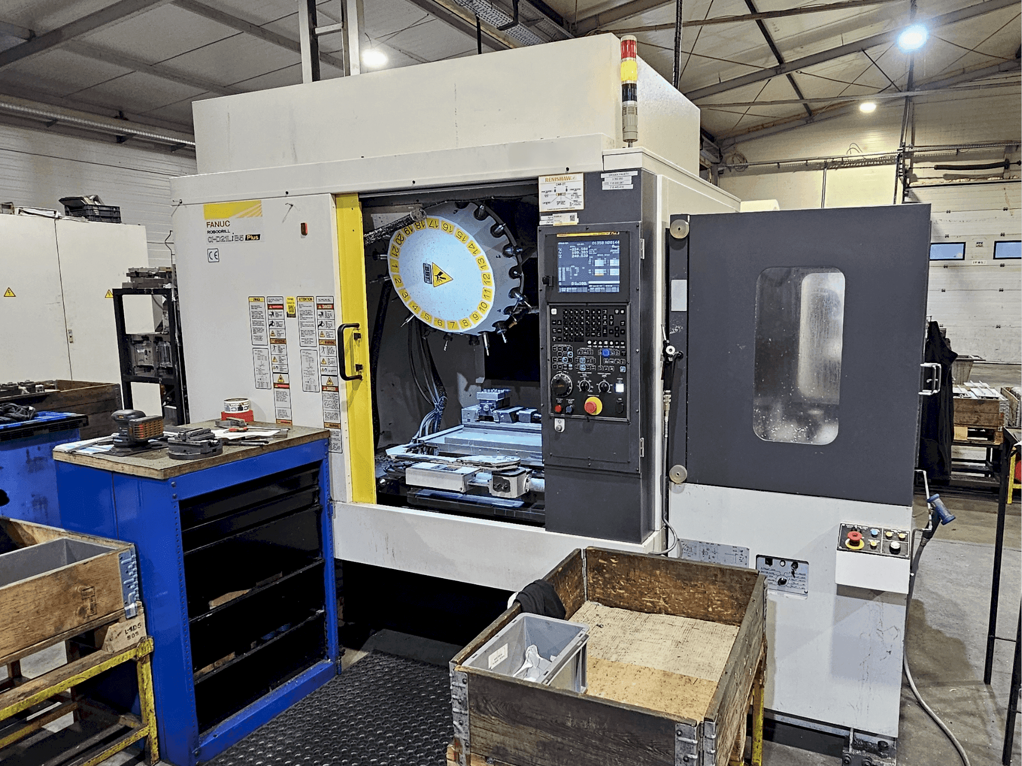Makine FANUC Robodrill α-D21L iB 5 Plus - Önden görünüm