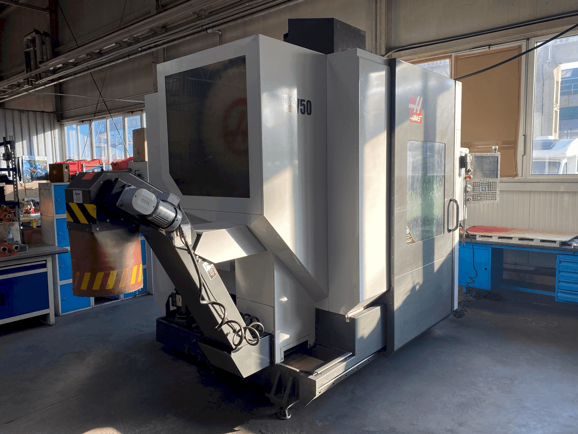 Makine HAAS UMC-750 - Önden görünüm