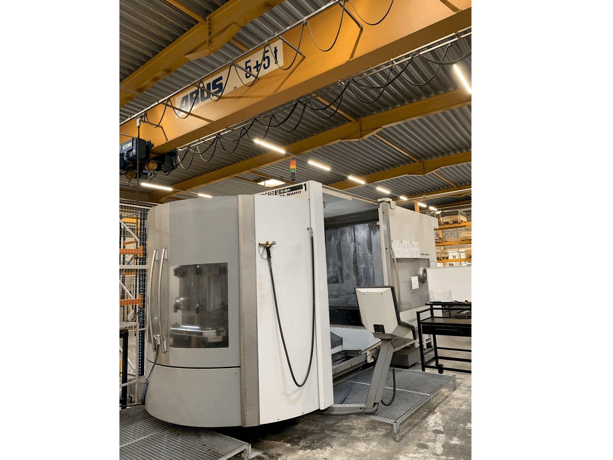 Makine DECKEL MAHO DMC 125 U hy-dyn - Önden görünüm