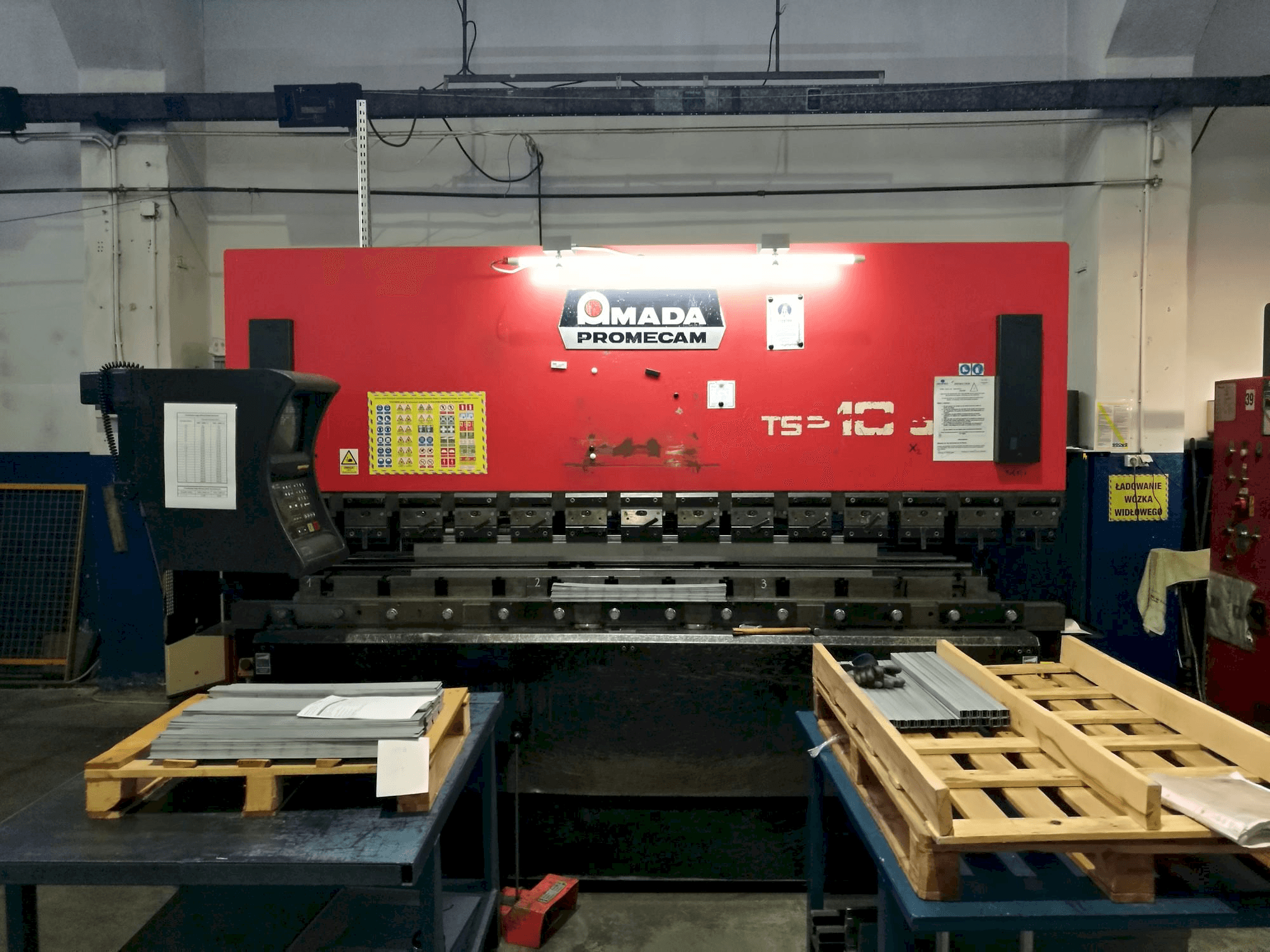 Makine AMADA ITS2 - Önden görünüm