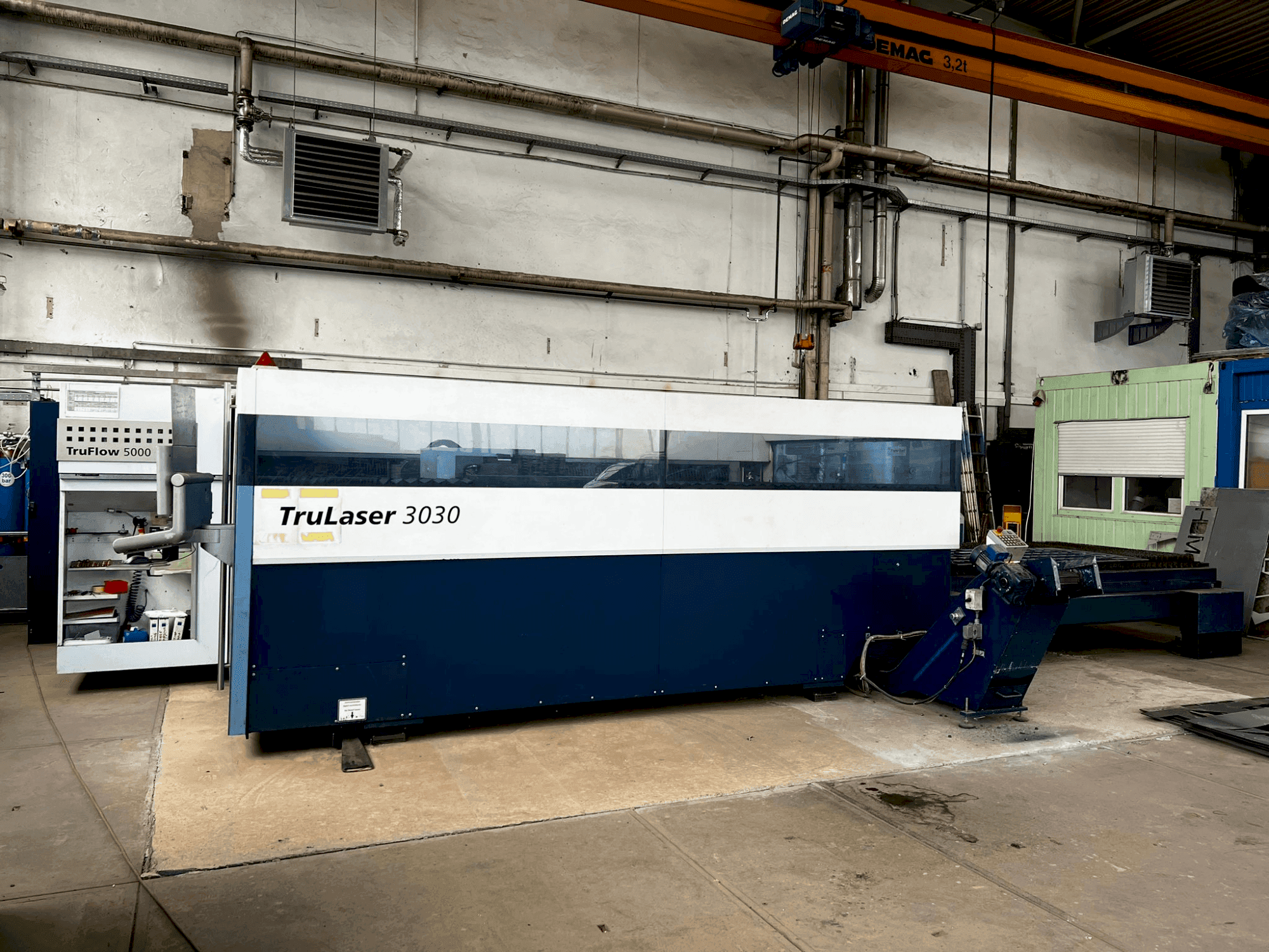Makine TRUMPF TruLaser 3030 - Önden görünüm