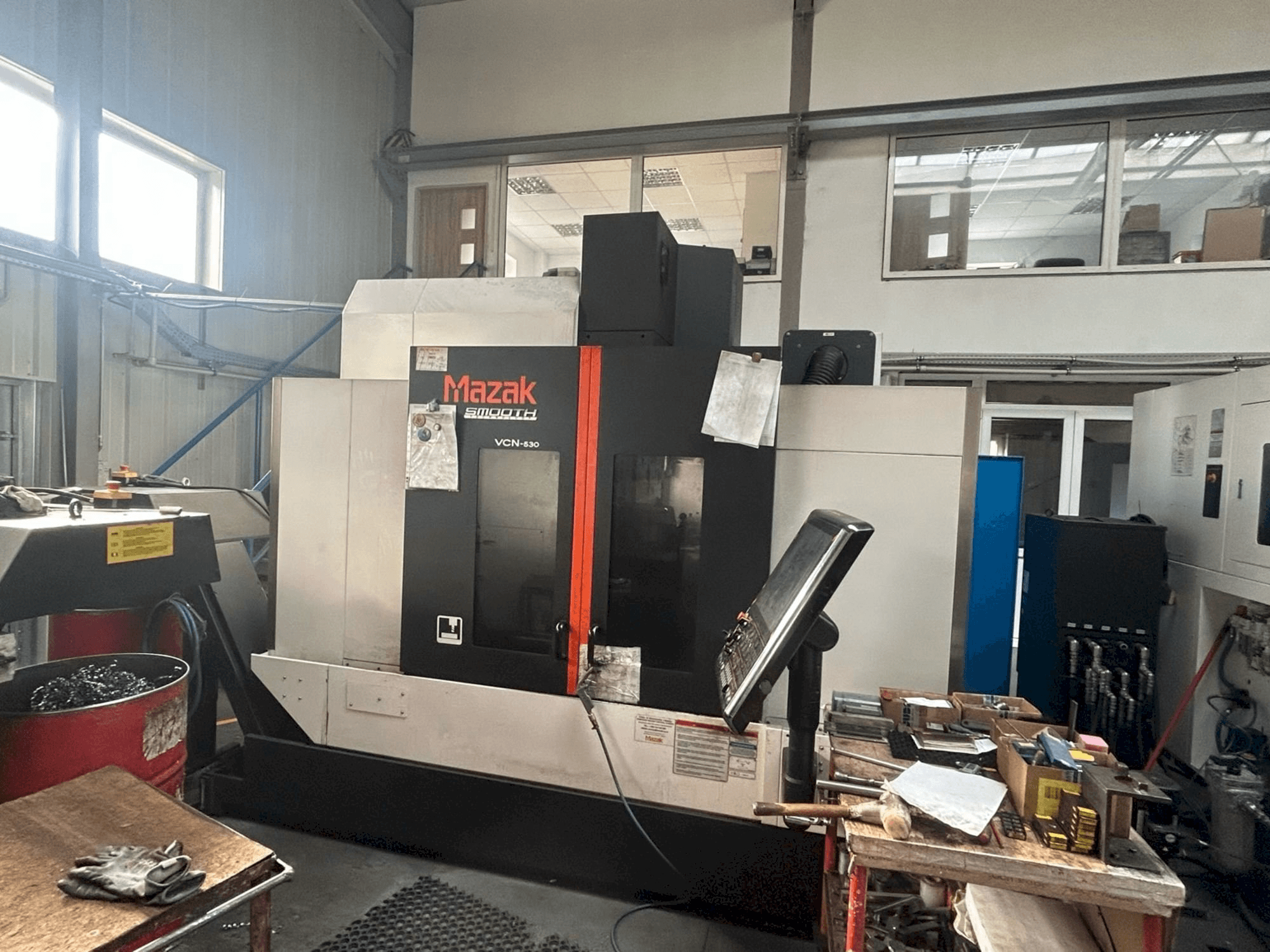 Makine Mazak VCN-530 - Önden görünüm