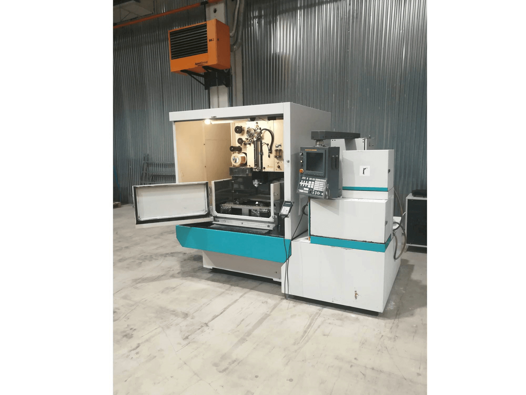 Makine FANUC 1iC - Önden görünüm