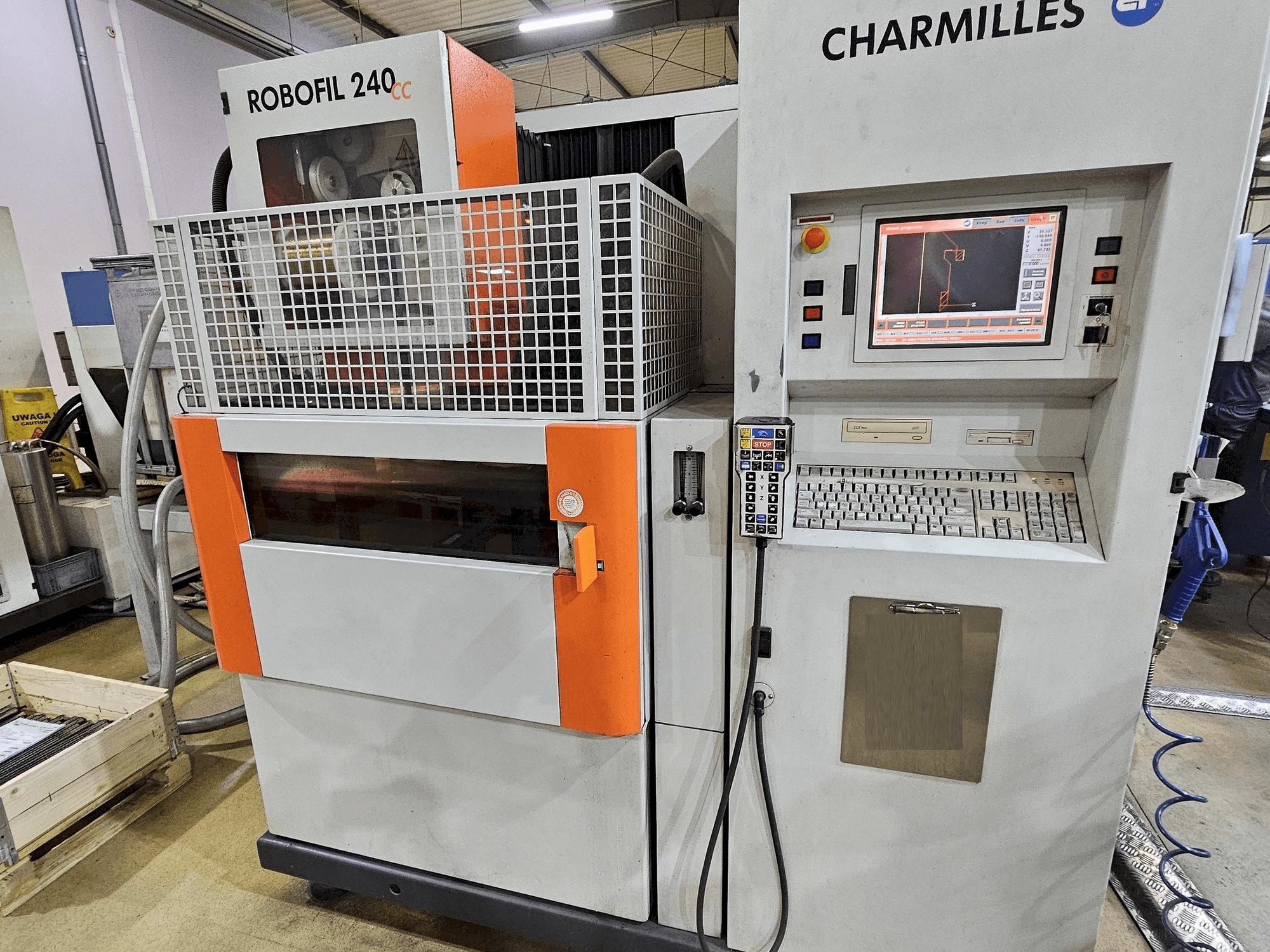 Makine CHARMILLES ROBOFIL 240 CC - Önden görünüm