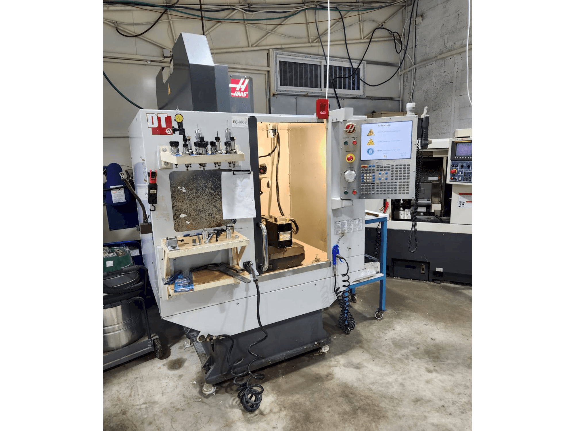 Makine HAAS DT-1 - Önden görünüm