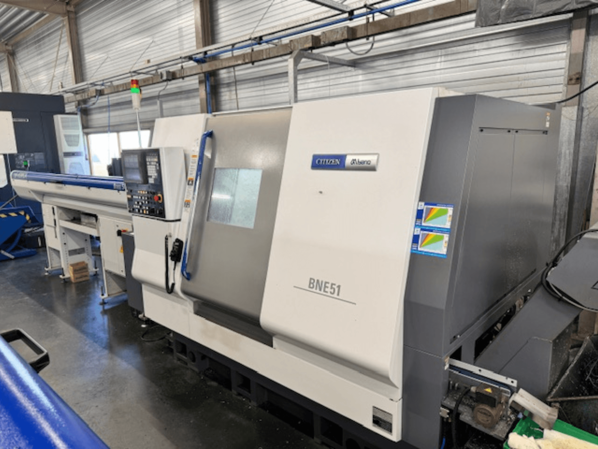 Citizen BNE-51MSY yatay torna makinesi, kontrol paneli ve besleme mekanizmasını gösteren yandan görünüm.