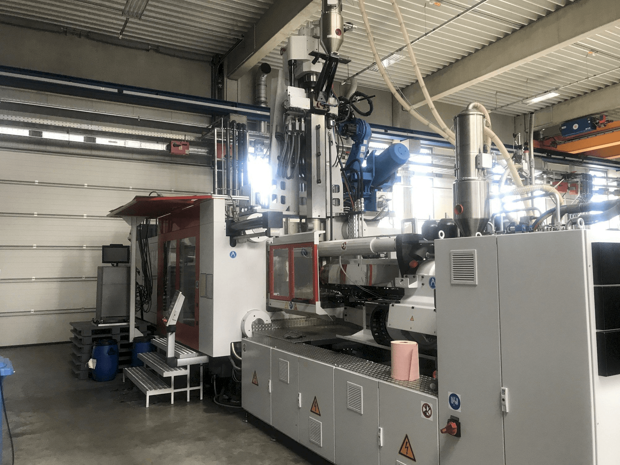 Makine FERROMATIK MILACRON MM 800 MSW - Önden görünüm