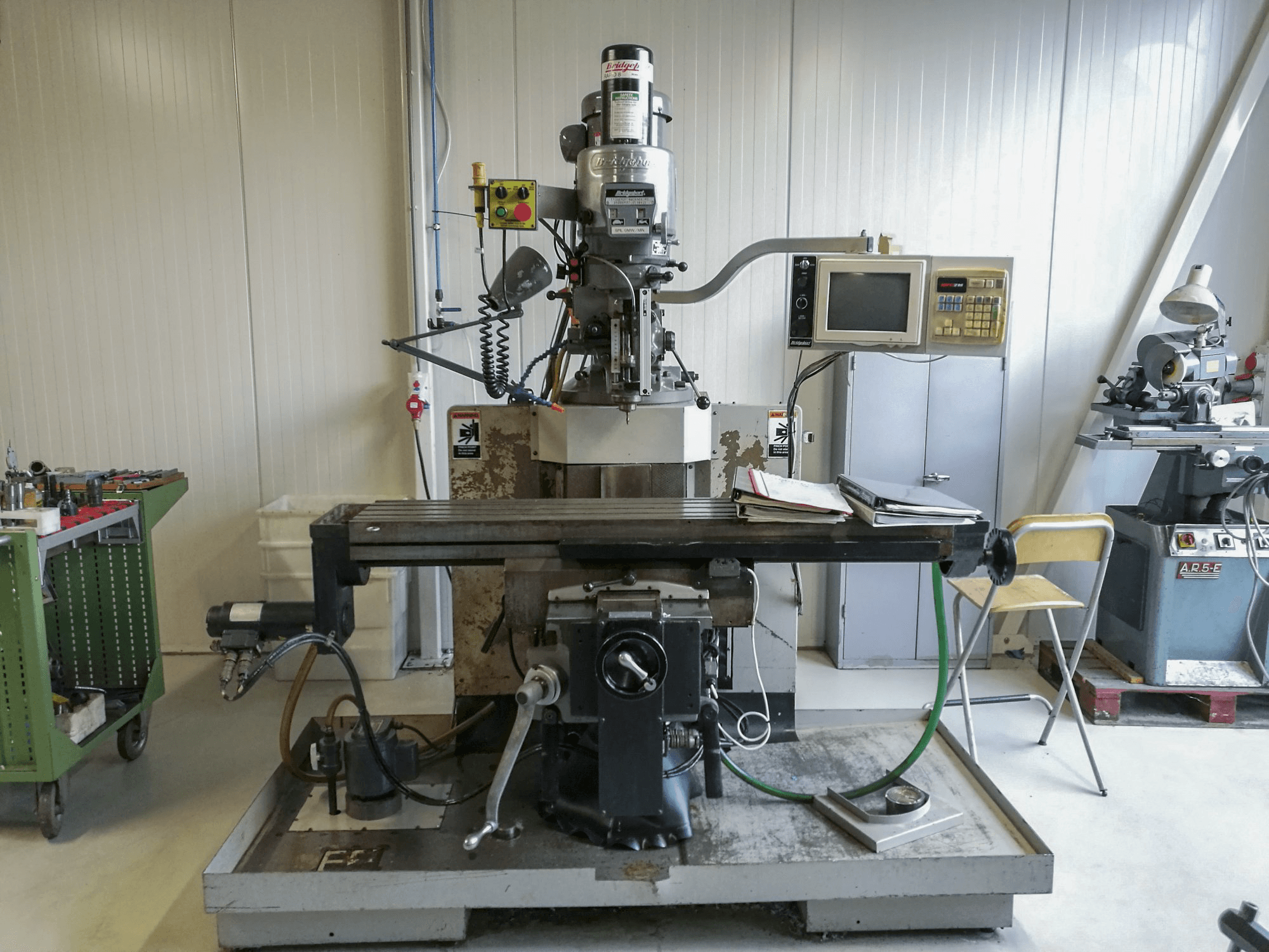 Makine Bridgeport - Önden görünüm EZ TRAK DX II