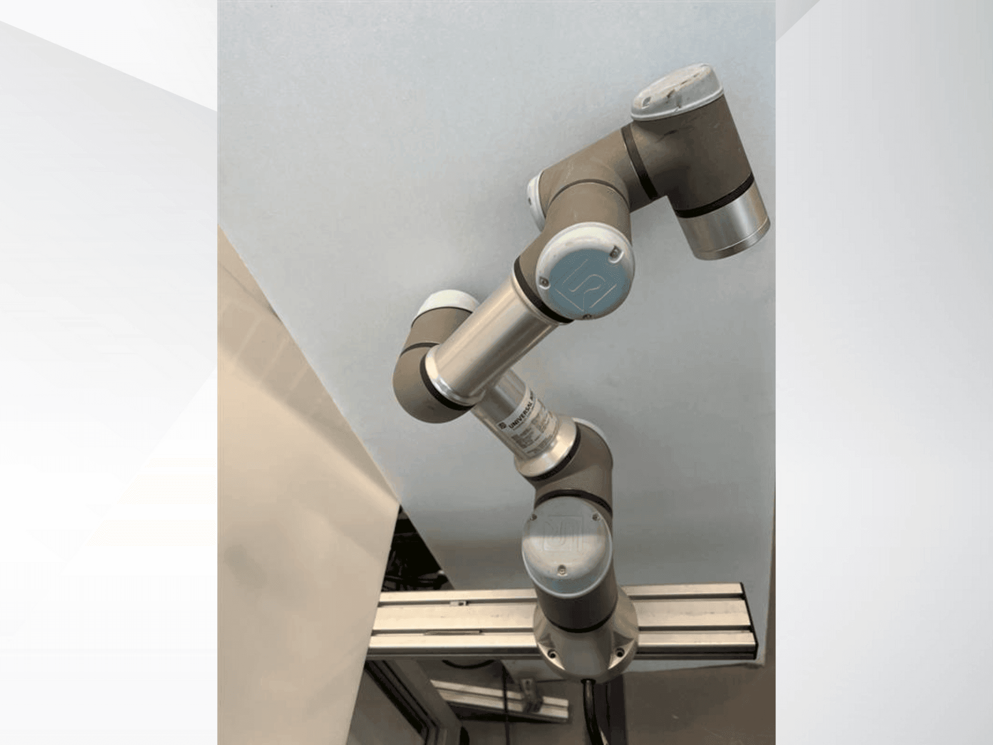 Makine Universal Robots UR-3e - Önden görünüm