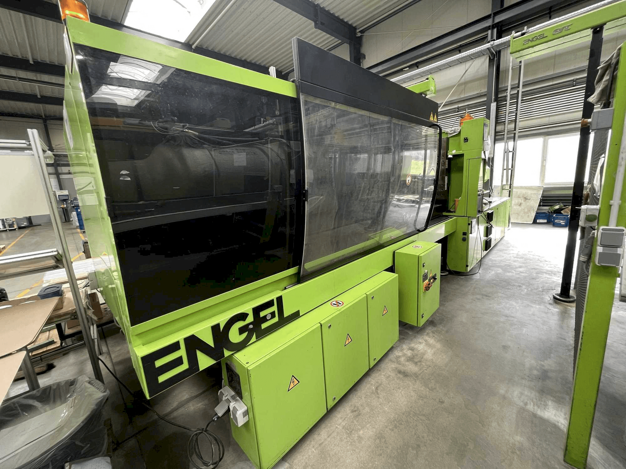 Makine Engel VIC 2550/400 TECH - Önden görünüm