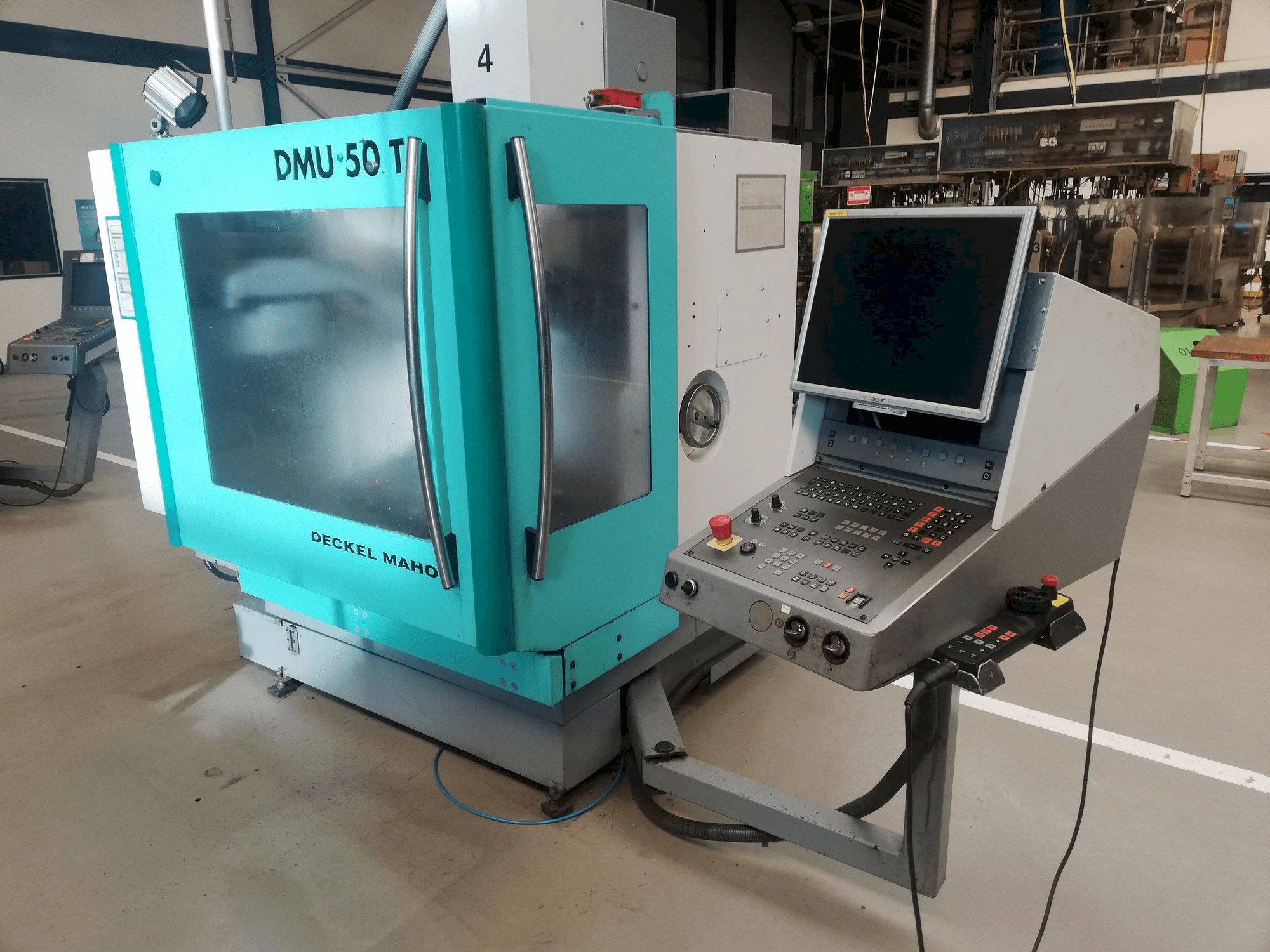 Makine DECKEL MAHO DMU 50T - Önden görünüm