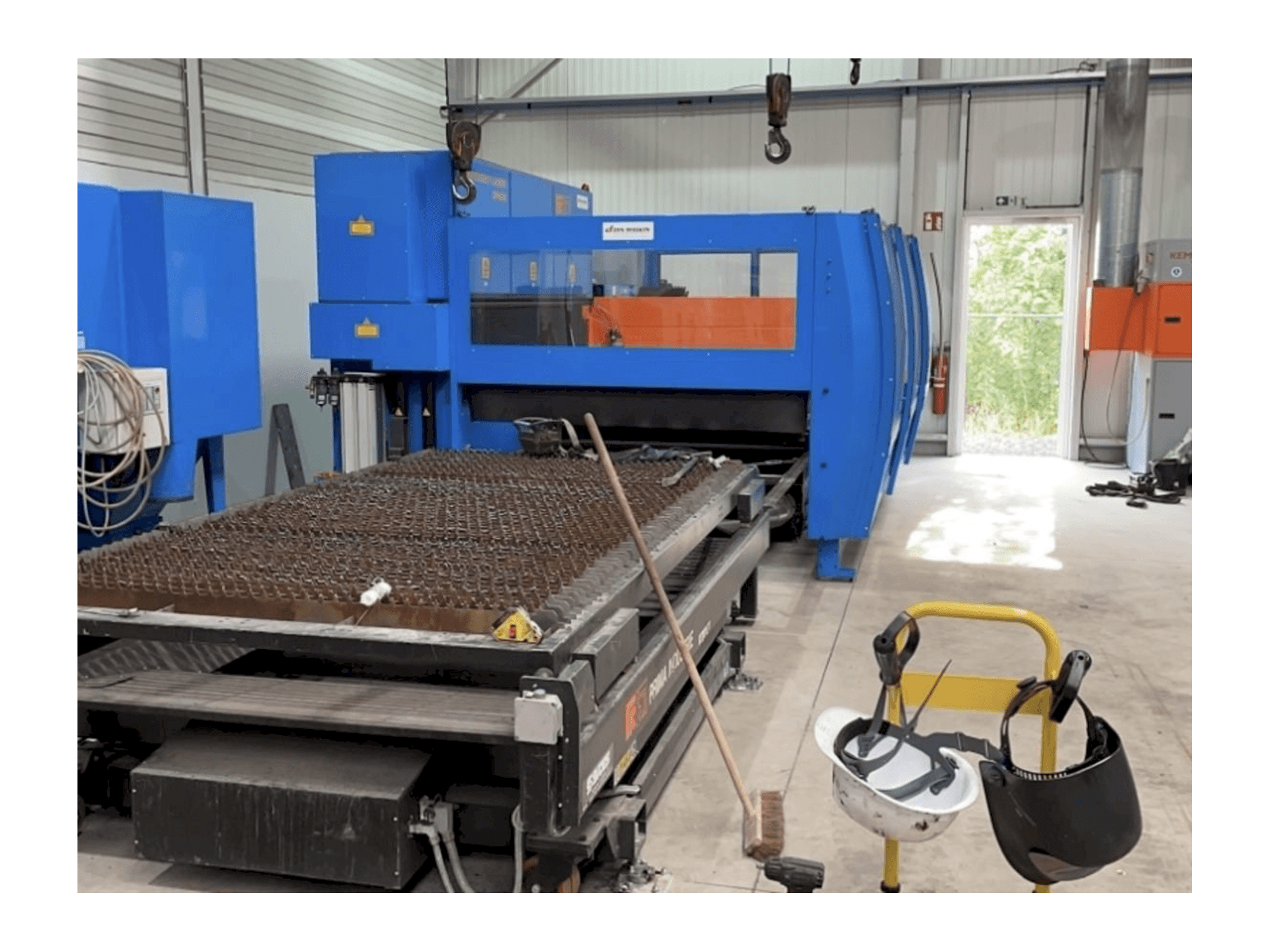 Makine Prima Industrie Platino 1530 - Önden görünüm