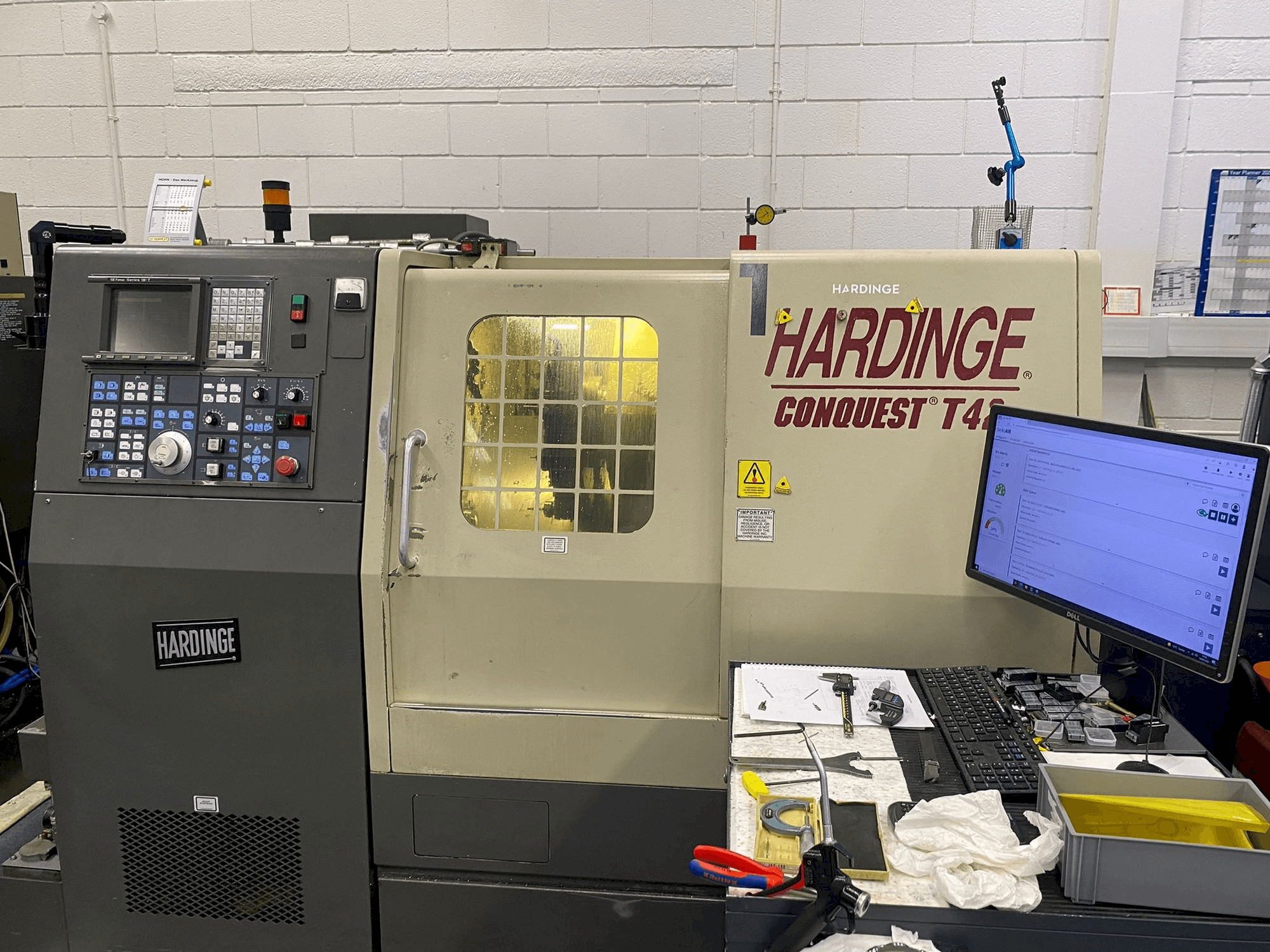 Makine HARDINGE Conquest T42 - Önden görünüm