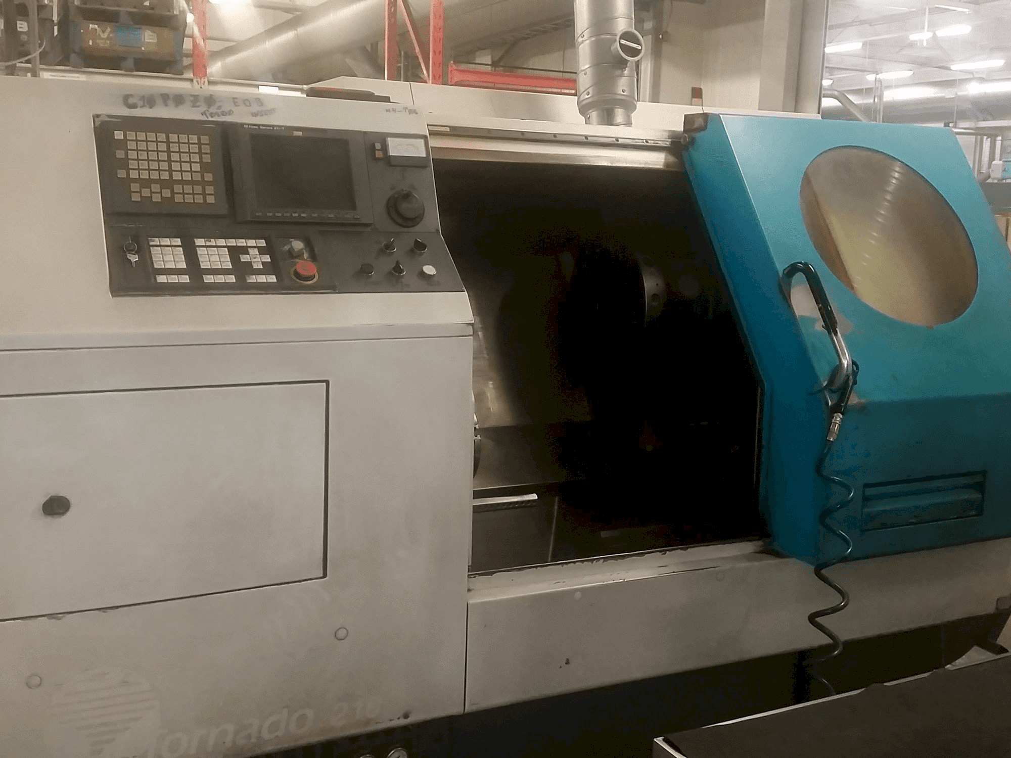Makine 600 Lathes Tornado 210 - Önden görünüm
