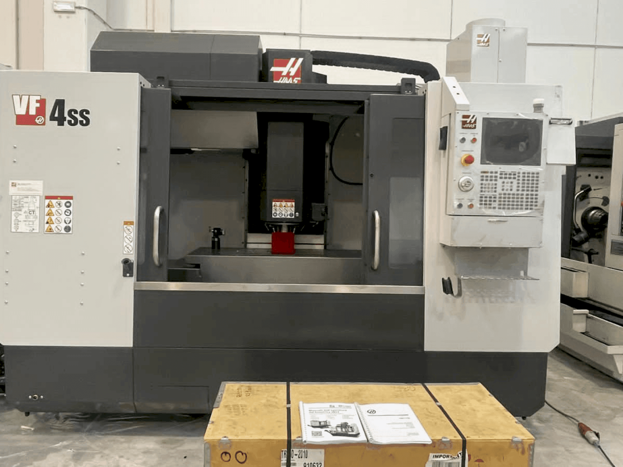 Makine HAAS VF4SS (2019) - Önden görünüm