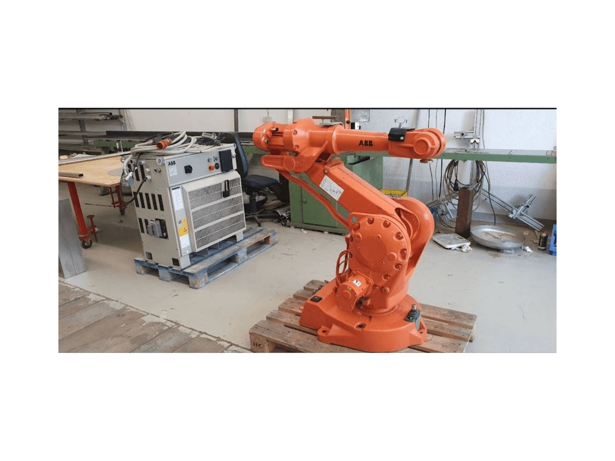 Makine ABB IRB 2400 M2000 - Önden görünüm