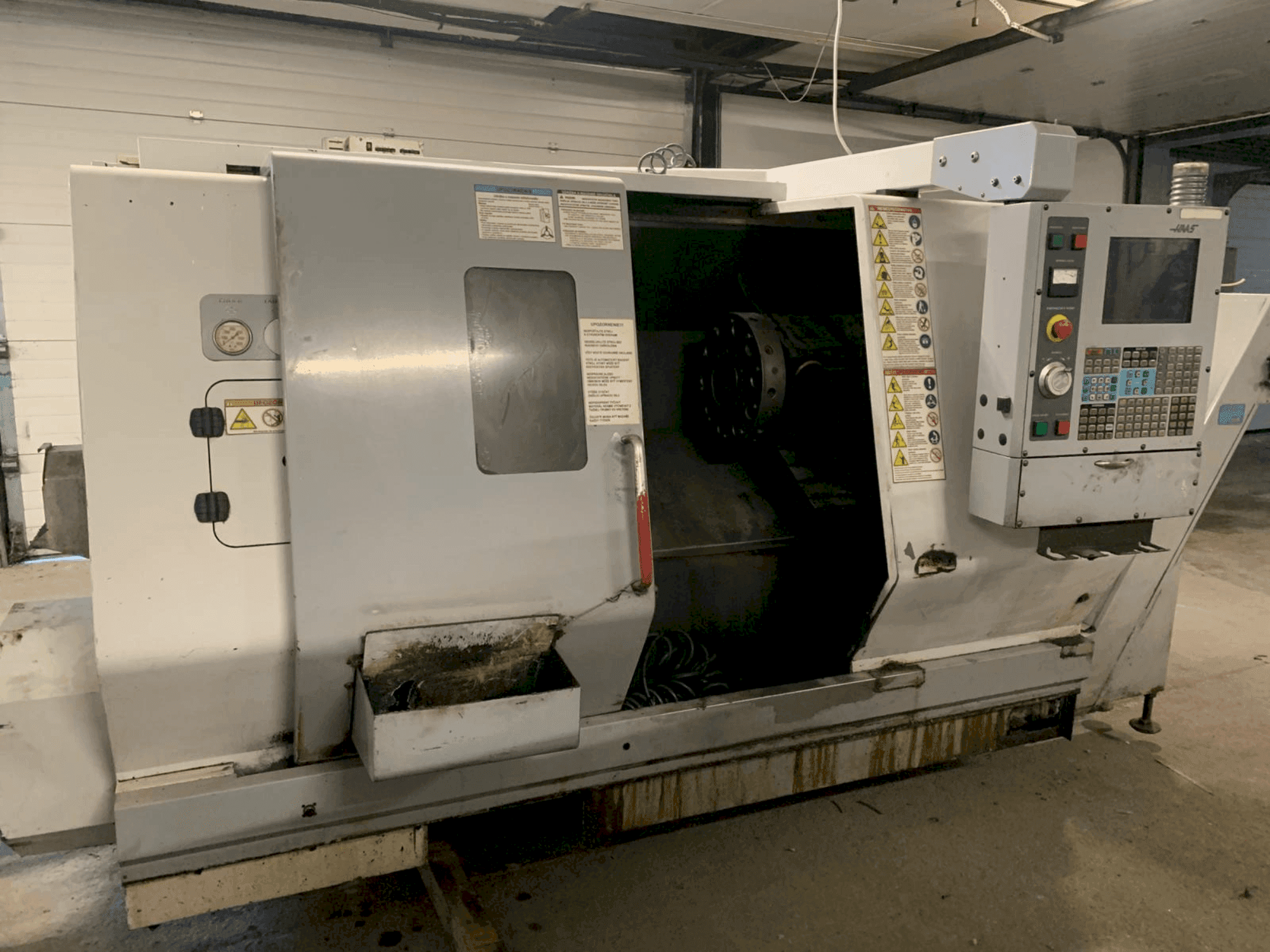 Makine HAAS SL-20HE - Önden görünüm