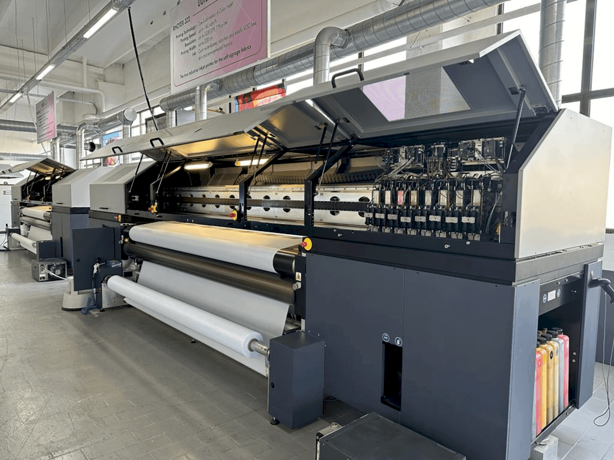 Makine Durst Rhotex 322 - Önden görünüm