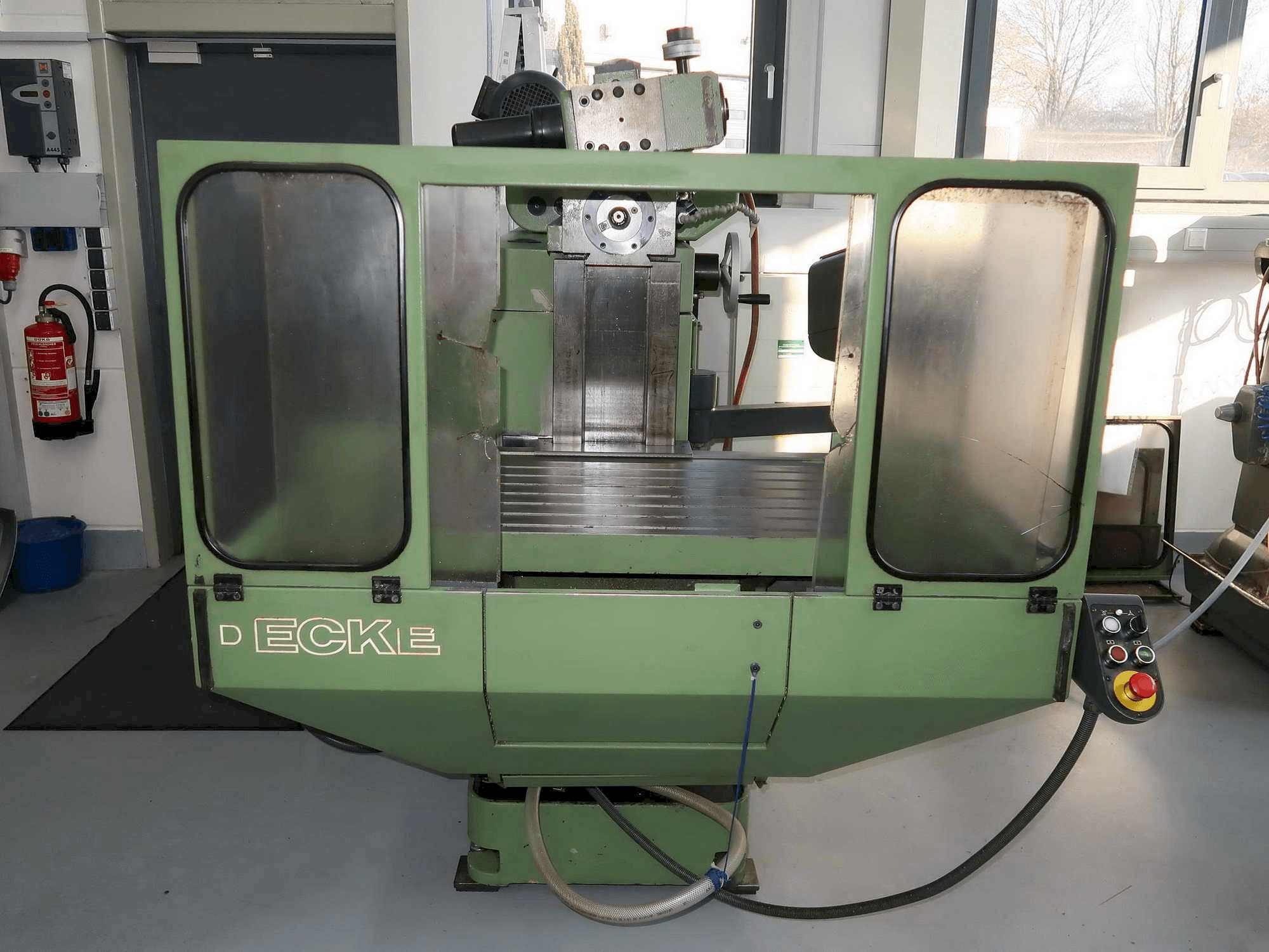 Makine DECKEL MAHO FP4MA - Önden görünüm